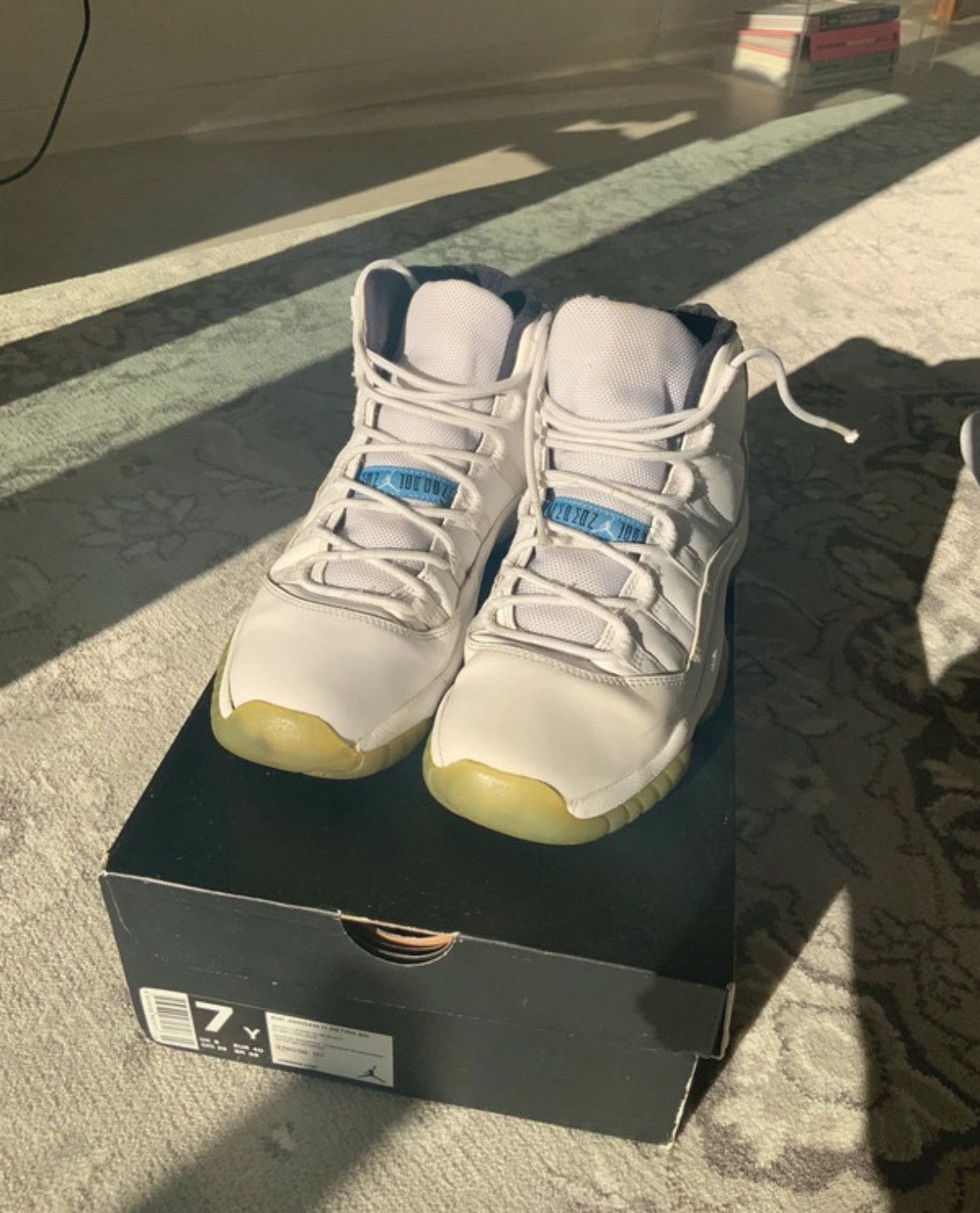 Jordan Brand Jordan 11 Legend Blue Size US 7 / EU 40 - 1 Thumbnail