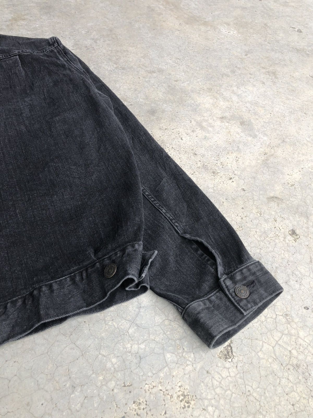 Uniqlo Japanese Uniqlo Type 2 Denim Jacket Distressed Denim Size US L / EU 52-54 / 3 - 14 Thumbnail