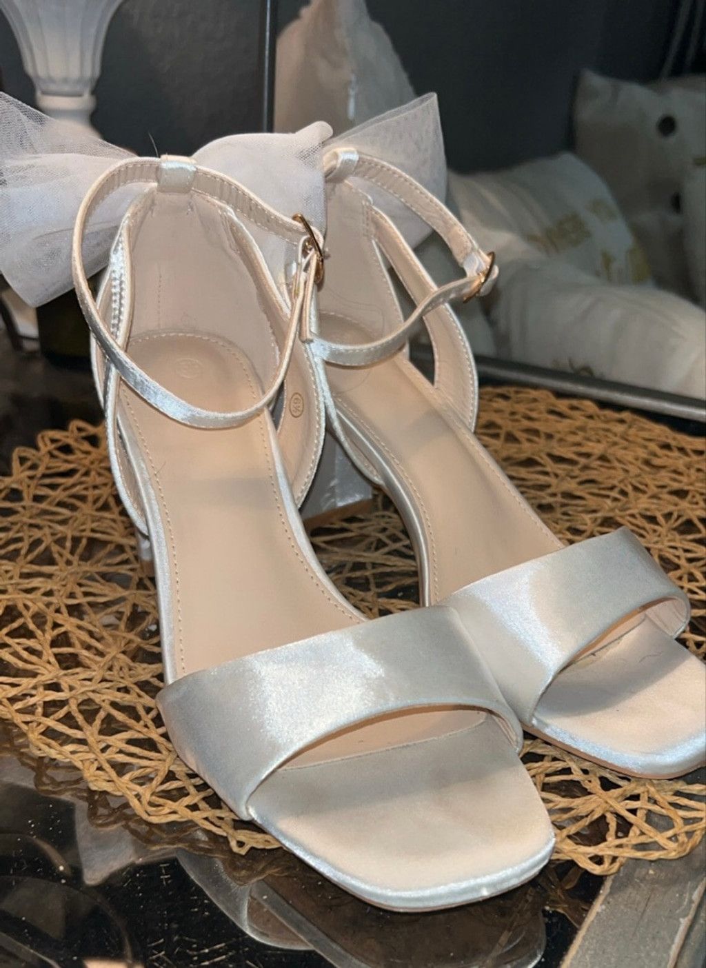 The Unbranded Brand Women's Unbranded White Block Heel Sandals w Bows Size 6.5 Size US 6.5 / IT 36.5 - 1 Thumbnail