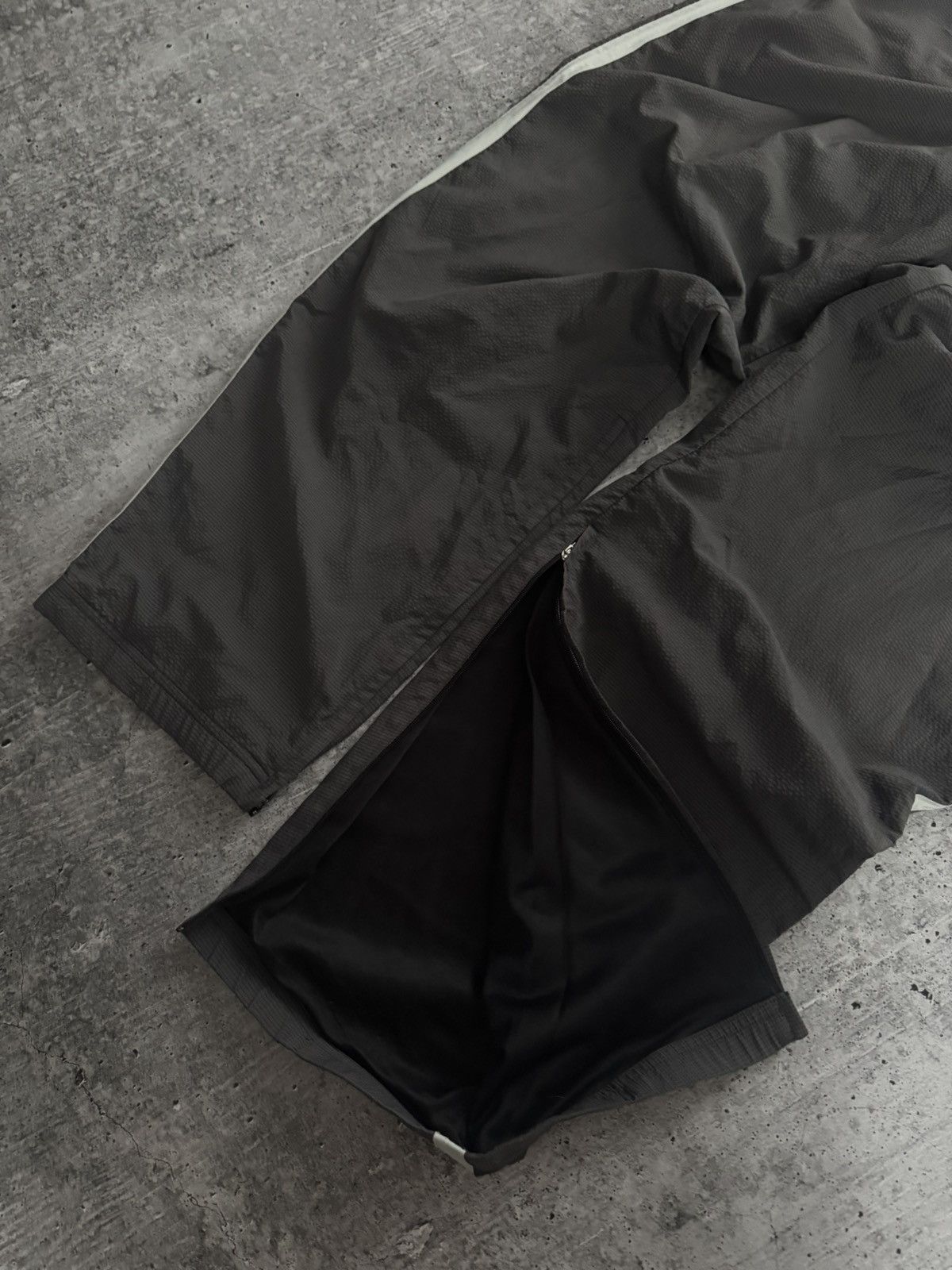 Nike Vintage Nike Track Pants Dark Gray Sweatpants Nylon Joggers Size US 36 / EU 52 - 9 Thumbnail