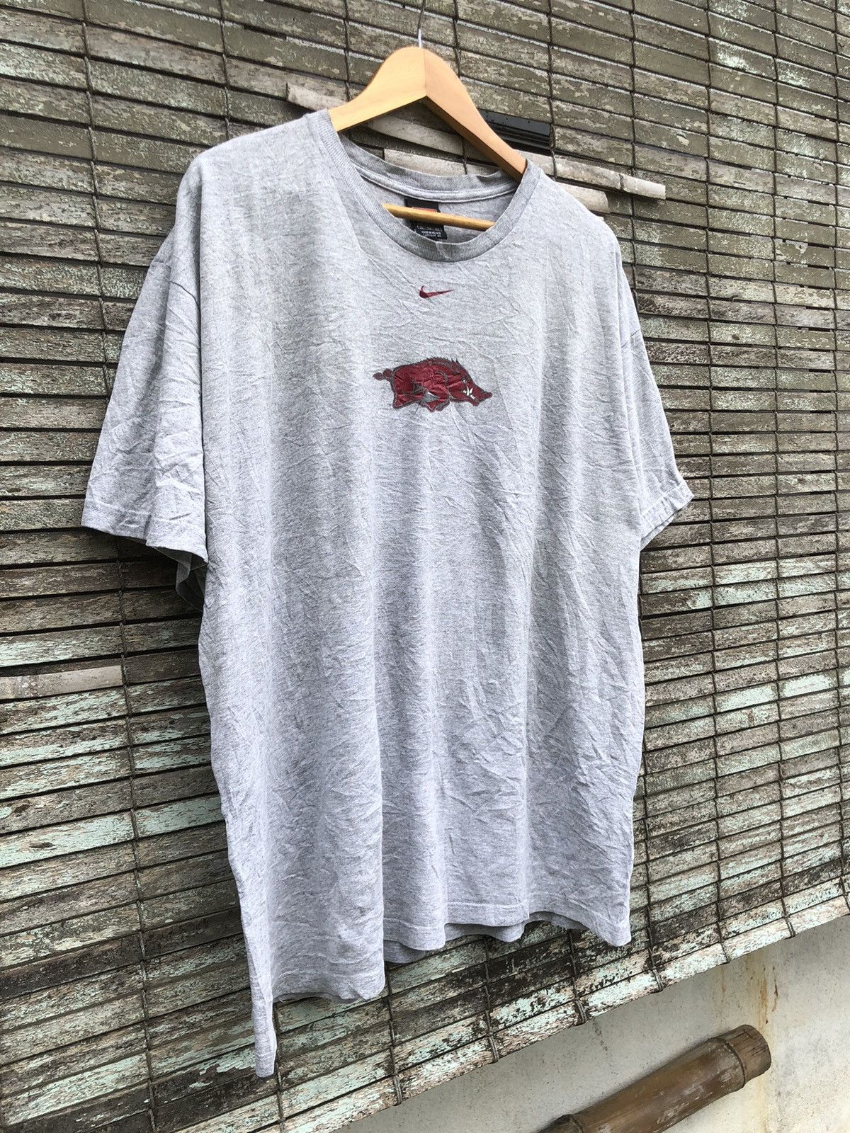 Nike Vintage 90s Nike Centre Logo Tshirt Size US XL / EU 56 / 4 - 3 Thumbnail