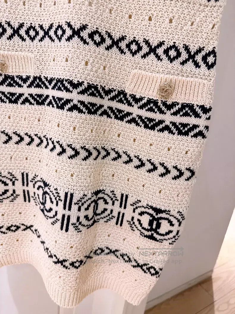 Chanel Chanel Large logo knitted dress Size XS / US 0-2 / IT 36-38 - 4 Thumbnail