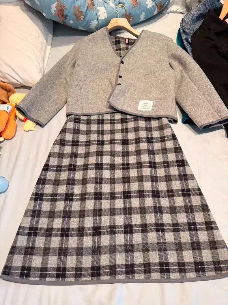 Thom Browne Thom Browne Gray Wool Cardigan and Plaid Skirt Set Size S / US 4 / IT 40 - 2 Thumbnail