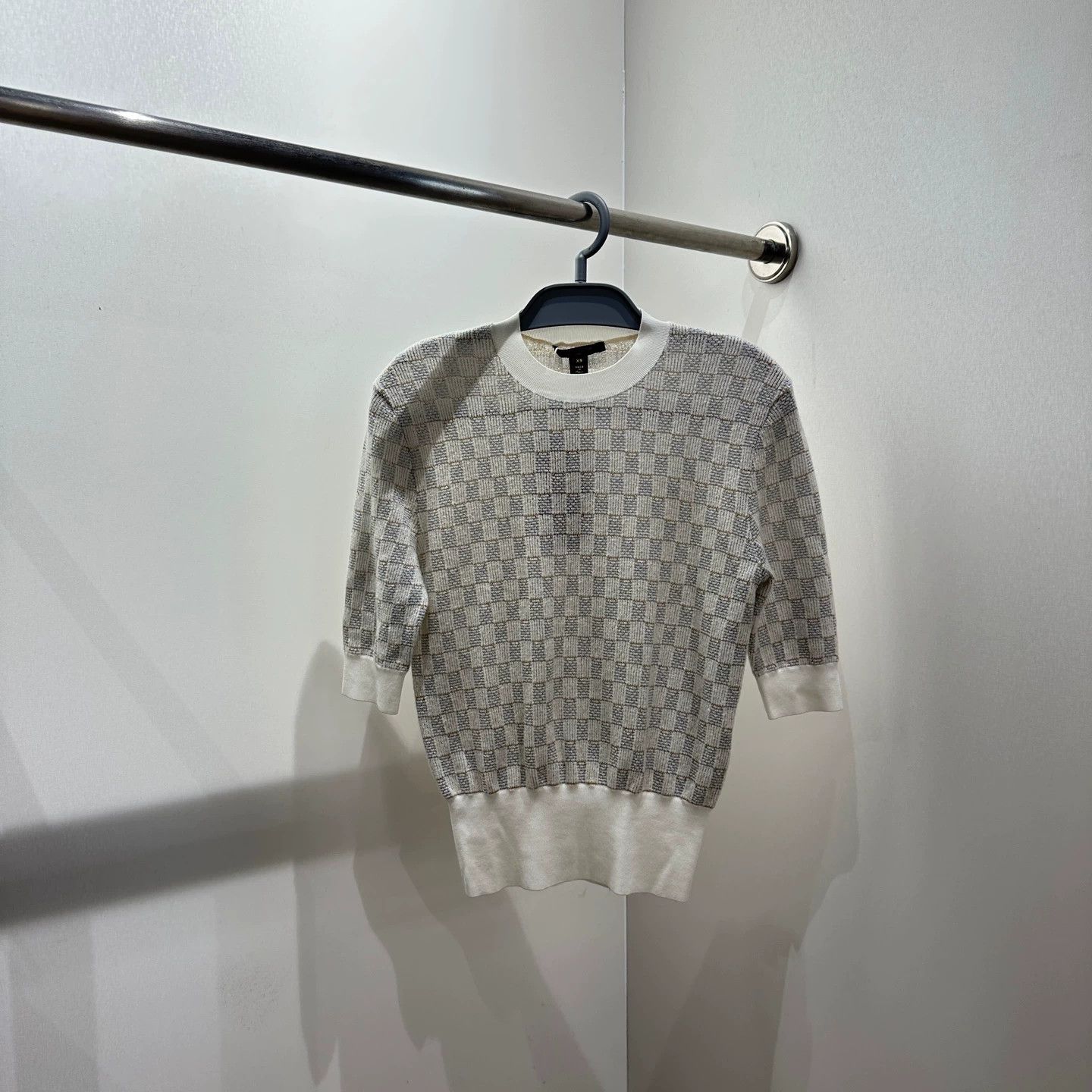 Louis Vuitton LV mar249 Damier Gold Cashmere Short-Sleeve XS Size XS / US 0-2 / IT 36-38 - 1 Thumbnail