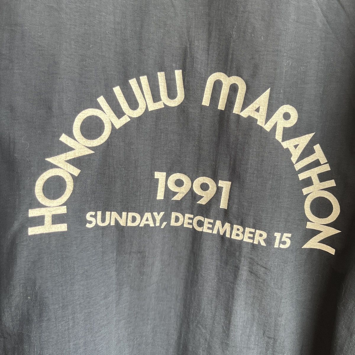 Vintage VINTAGE 1991 HONOLULU MARATHON MAYORS WALK LIGHT JACKET Size US L / EU 52-54 / 3 - 11 Thumbnail