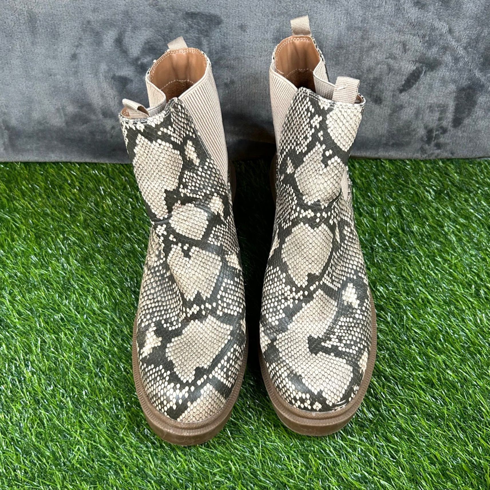 Vintage VINTAGE? No. Universal Thread Snakeskin Ankle Boots Lug Sole Chelsea Booties Womens Size 11 Size US 11 / IT 41 - 3 Thumbnail