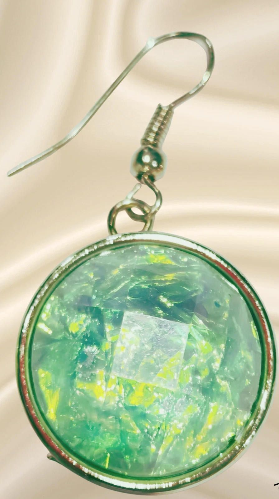 The Unbranded Brand Green w/ Gold Tone Dangle Earrings 1.75" Statement Fashion Size ONE SIZE - 2 Thumbnail