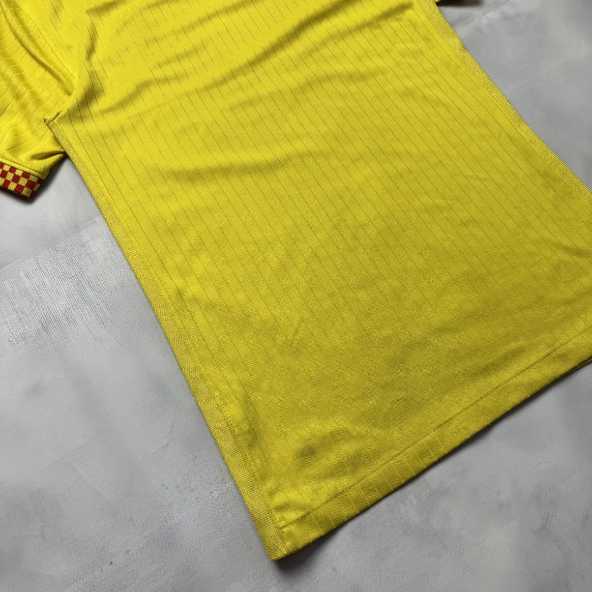Nike Nike Liverpool 2021-22 Third Jersey Yellow Red Check XS Size US XS / EU 42 / 0 - 11 Thumbnail