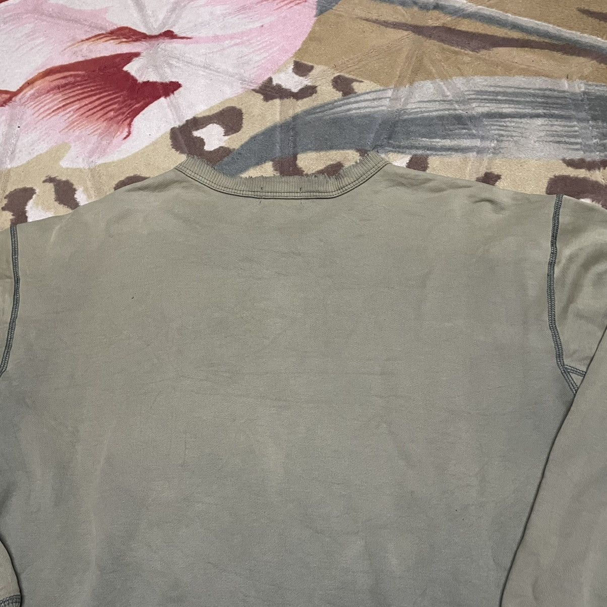 Vintage Vintage Distressed Sun Faded Uniqlo Sweatshirt Boxy Fit Size US M / EU 48-50 / 2 - 7 Thumbnail