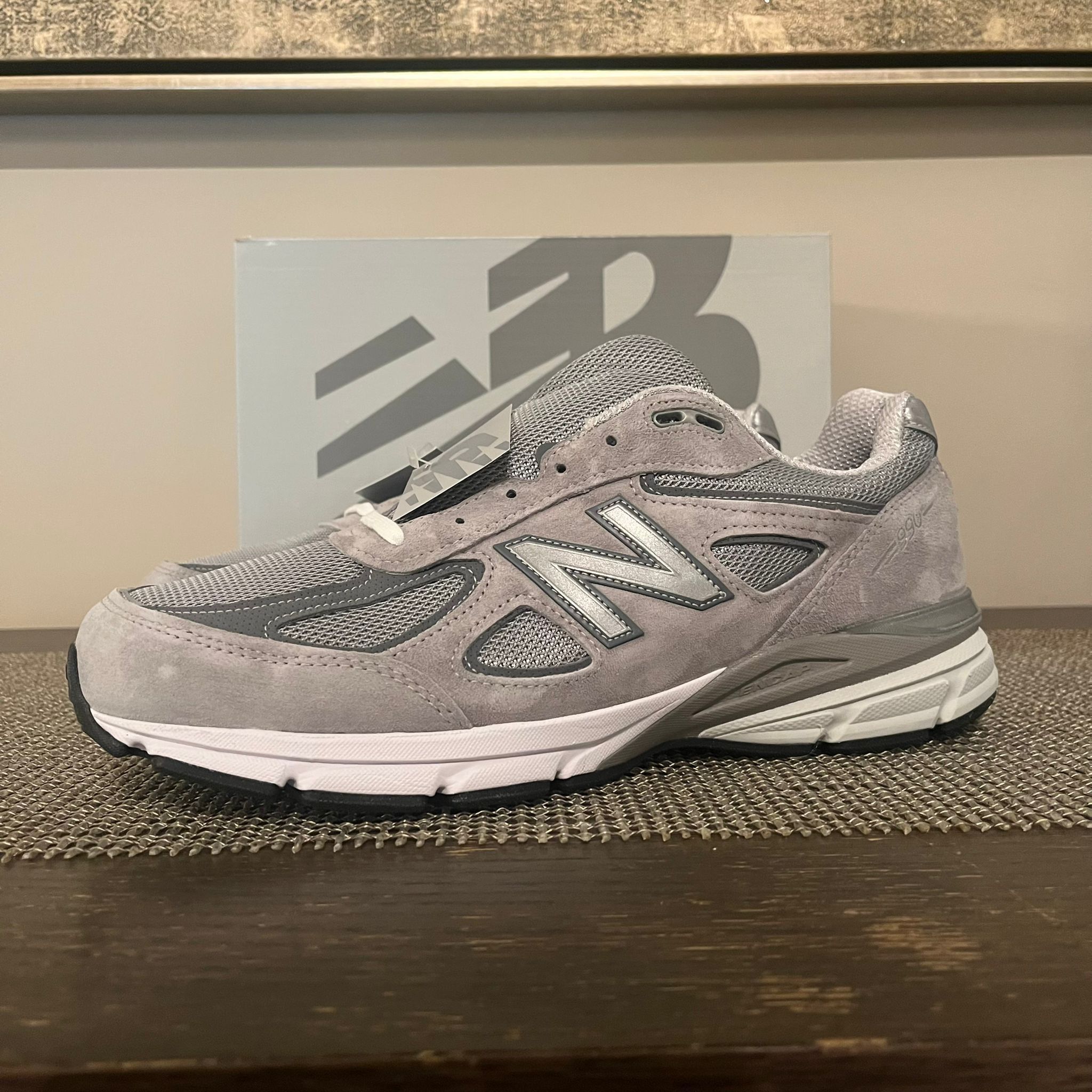 New Balance 990v4 in Grey Size US 12 / EU 45 - 4 Thumbnail