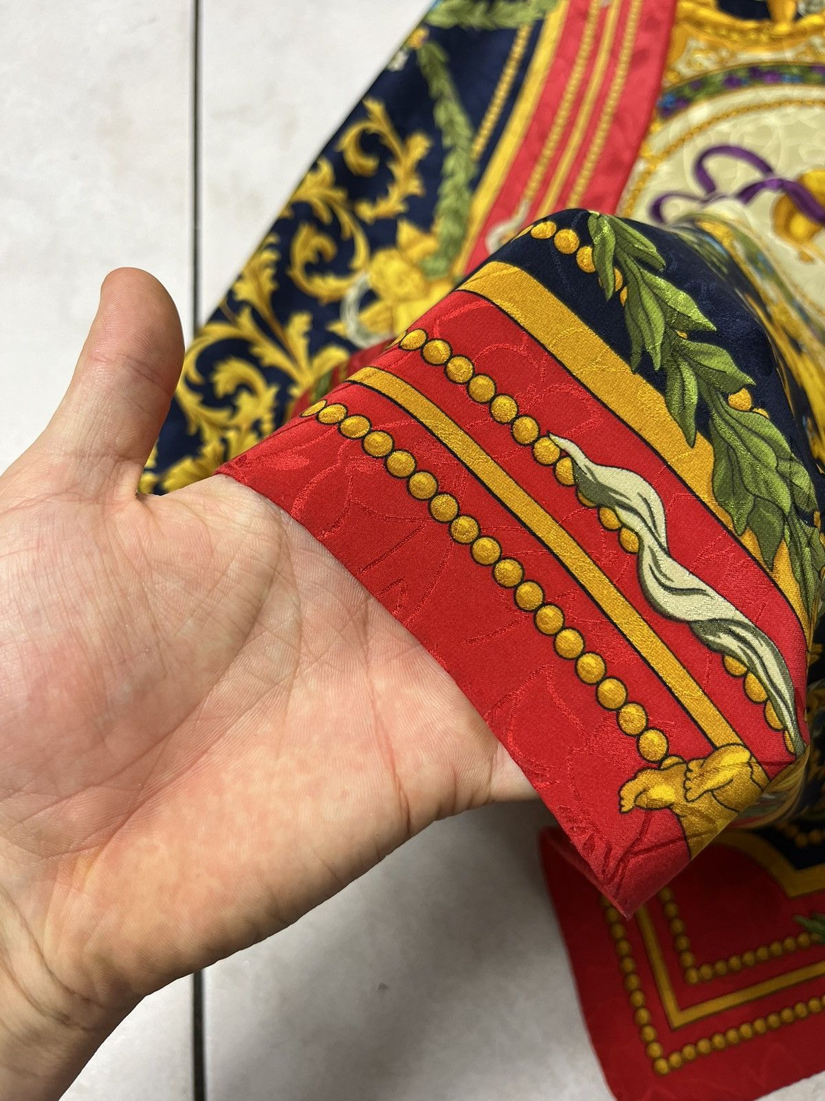 Designer × Roberta di Camerino × Vintage Vintage Roberta Di Camerino silk scarf handkerchief painted Size ONE SIZE - 19 Thumbnail