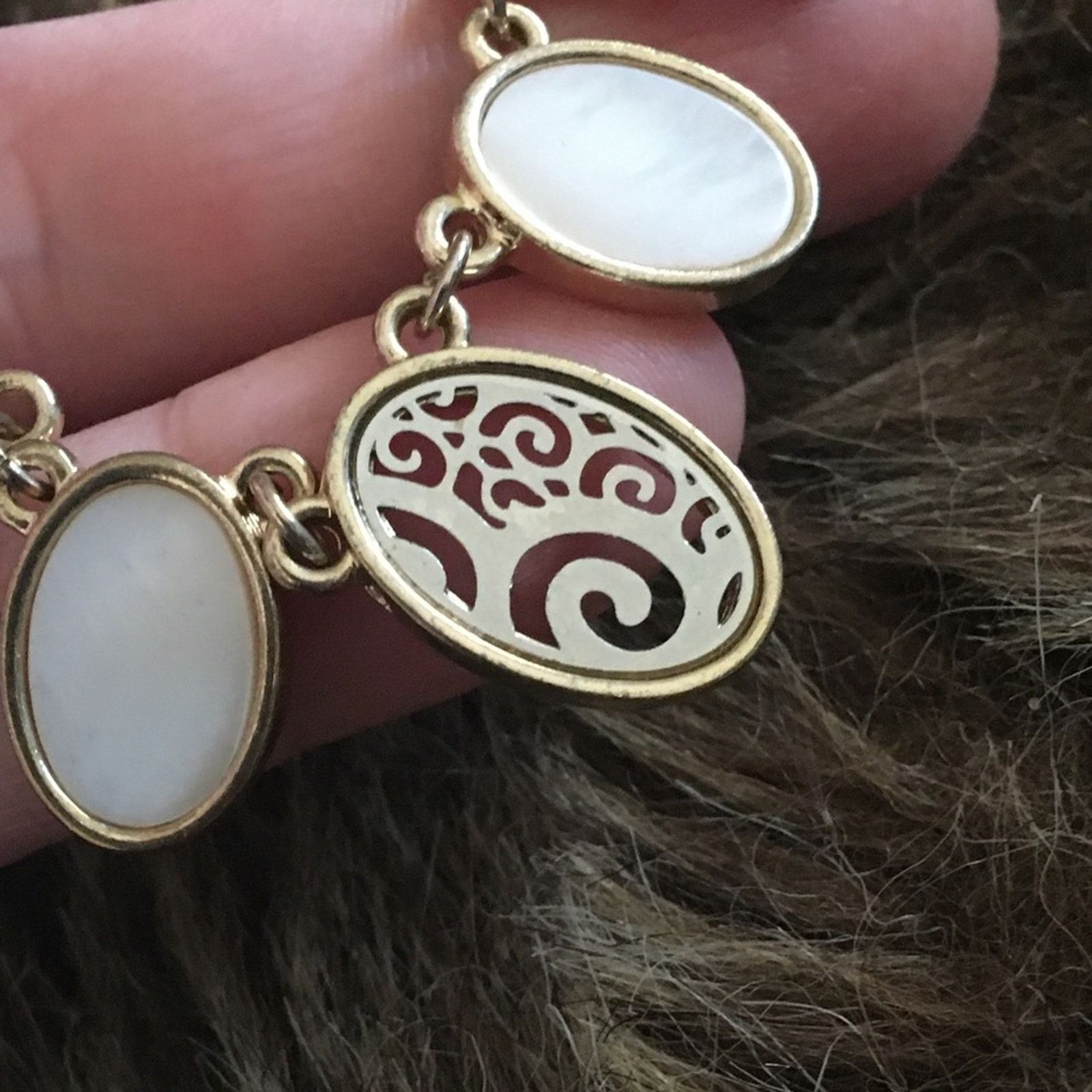 Jewelry Mother of pearl and cut out filigree disc necklace Size ONE SIZE - 7 Thumbnail