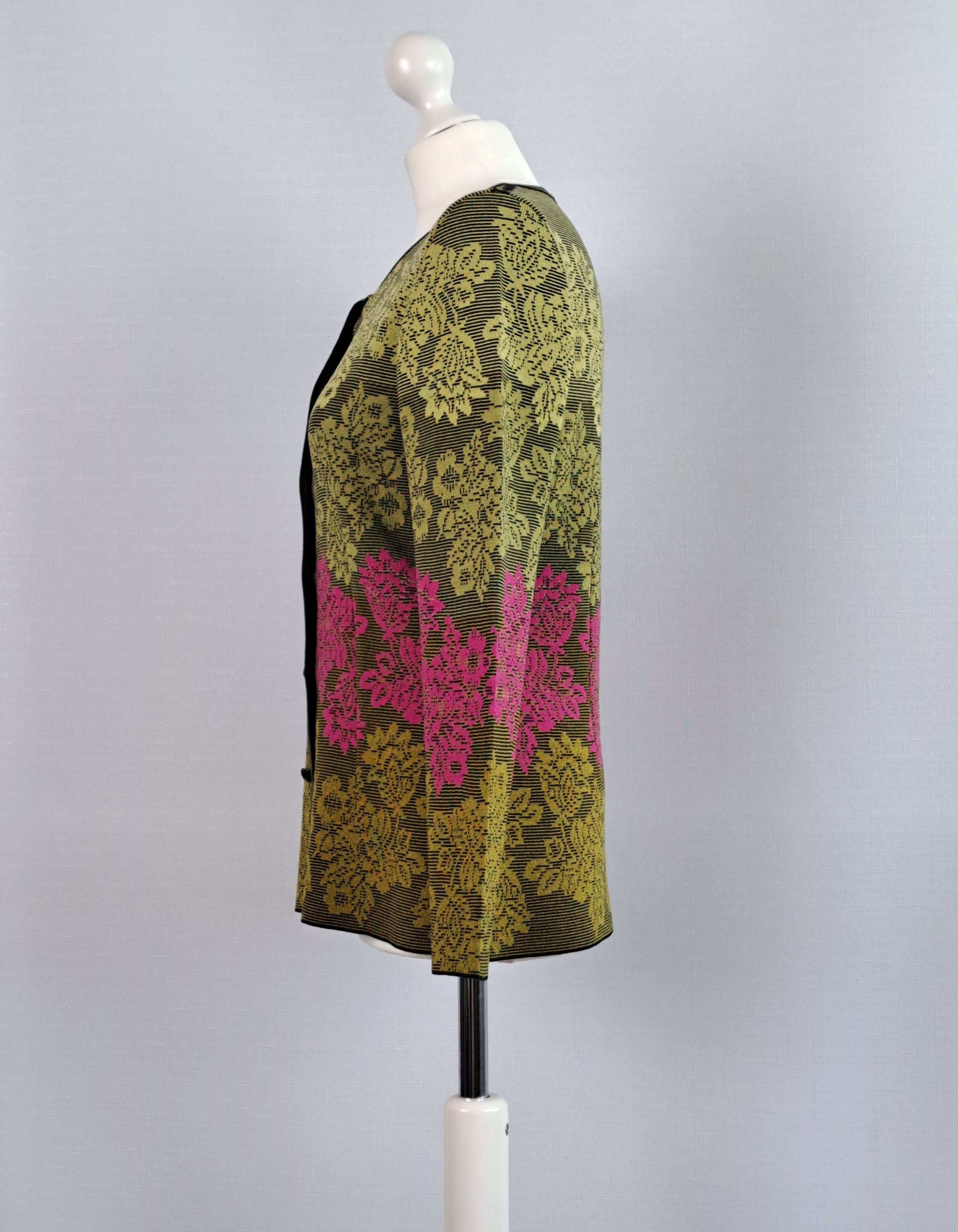 Designer OLEANA flower ornament merino wool/silk cardigan. Size S Size S / US 4 / IT 40 - 4 Thumbnail