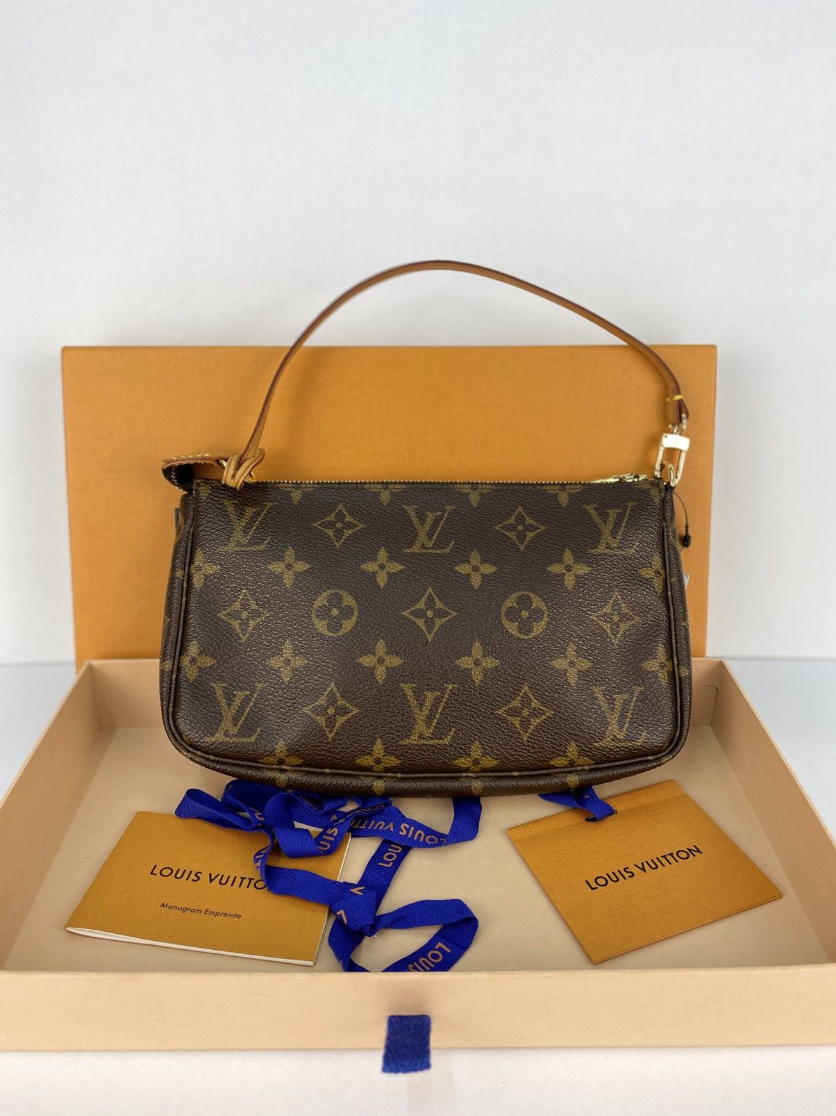 Vintage 2001 Louis Vuitton Pochette Accesoires Monogram