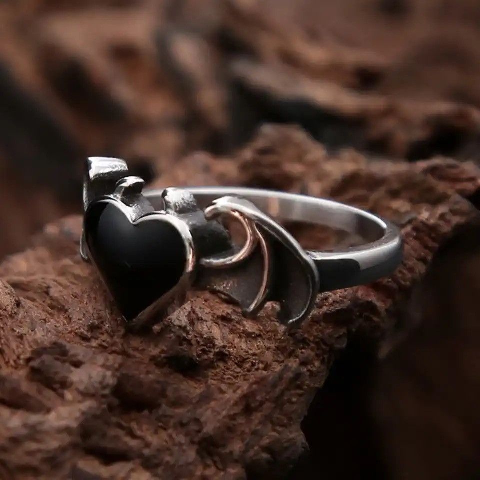 Jewelry × Vintage Vintage Angel Demon Wings Black Heart Ring Size ONE SIZE - 5 Thumbnail