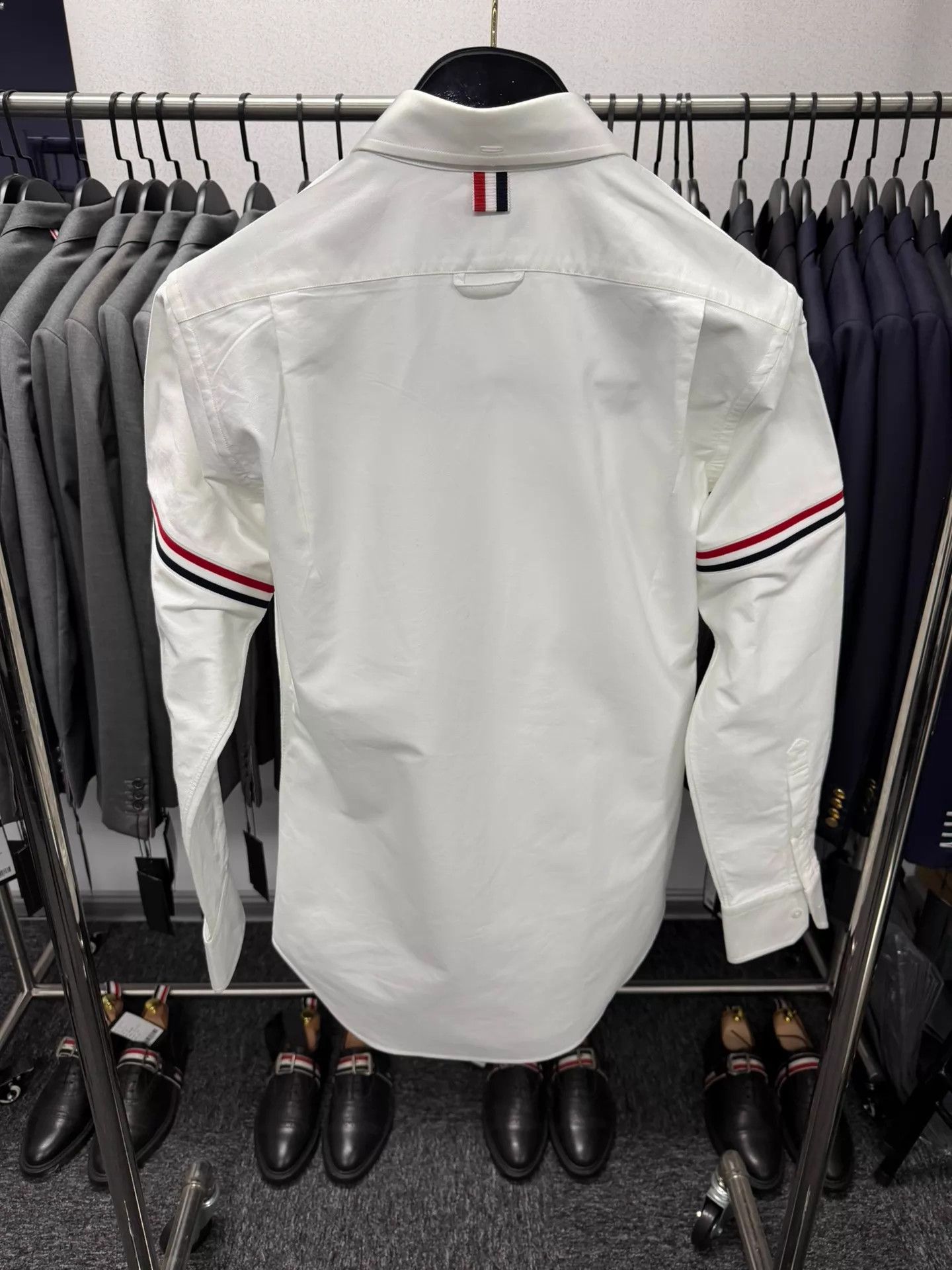 Thom Browne Thom Browne White Oxford Shirt Tri-Color Logo Size 2 Size US M / EU 48-50 / 2 - 2 Thumbnail