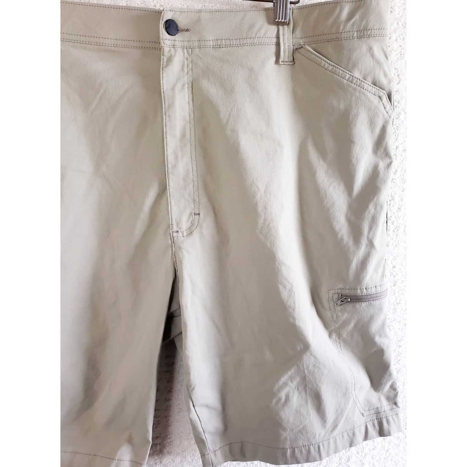 Wrangler Wrangler Cargo Shorts Men 44x10 Regular Nylon Blend Gray UPF 30 Zip Pocket NM NWOT Size US 44 / EU 60 - 3 Thumbnail