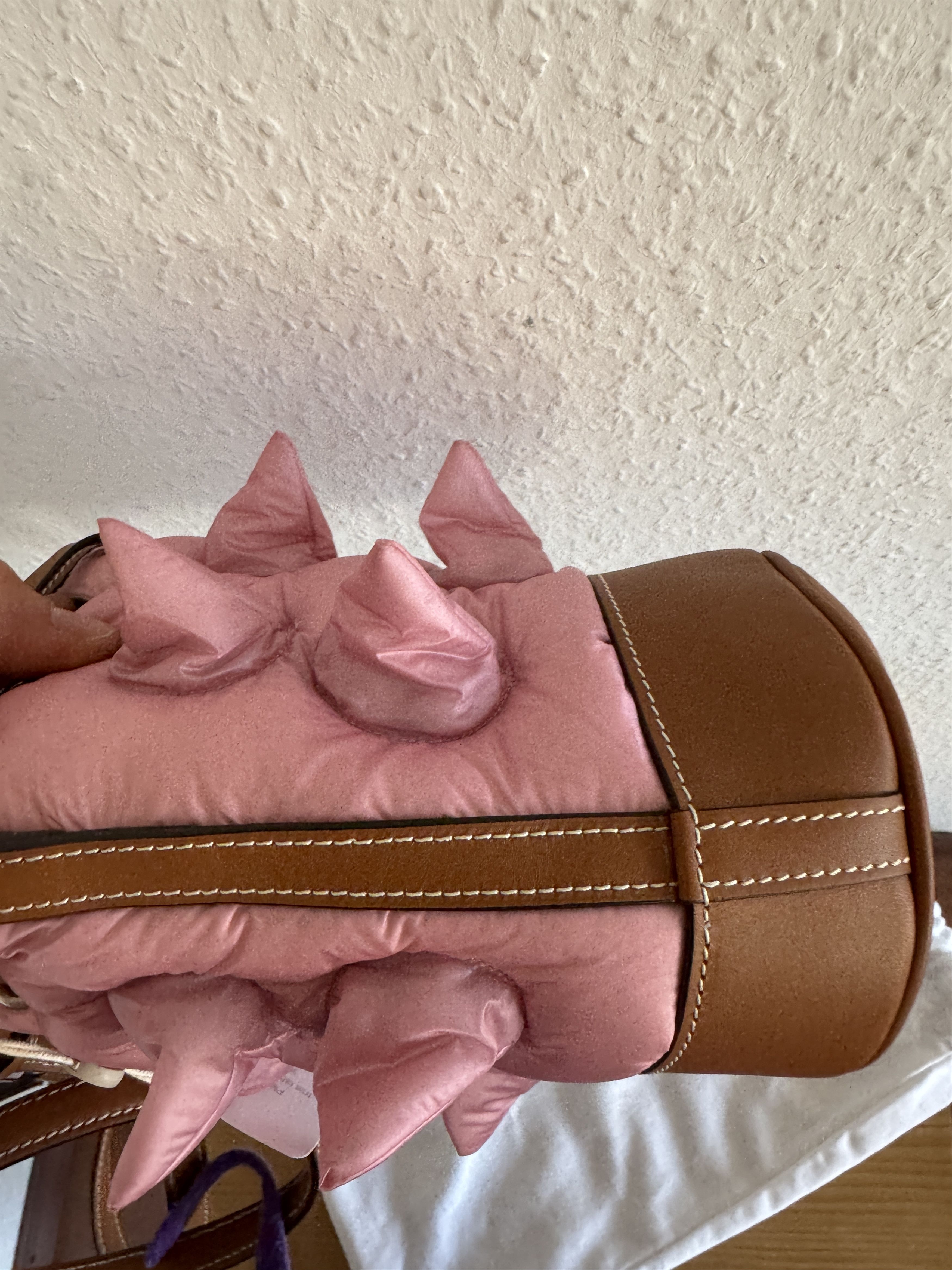 JW Anderson × Moncler Spike Critter Padded Bucket Bag Pink Size ONE SIZE - 6 Thumbnail