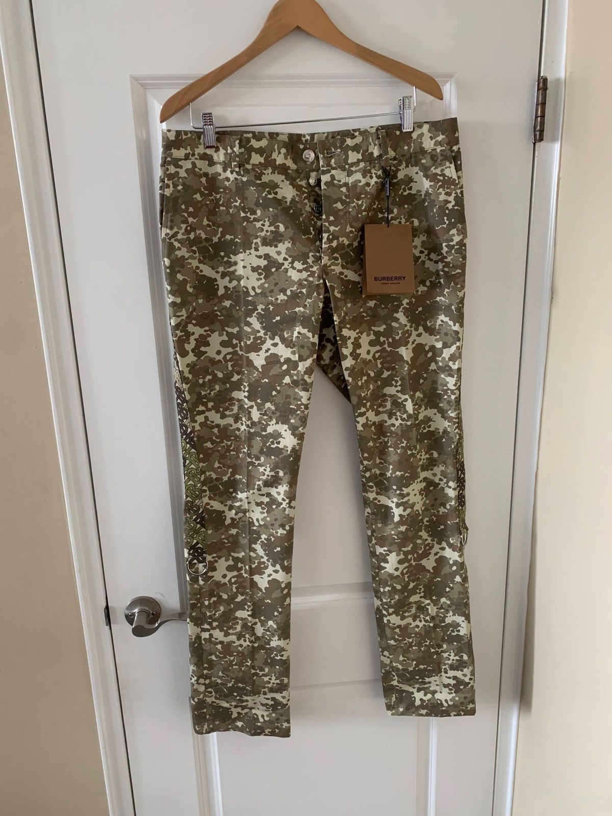 Burberry Burberry Camo Military Khakis Size US 34 / EU 50 - 1 Thumbnail