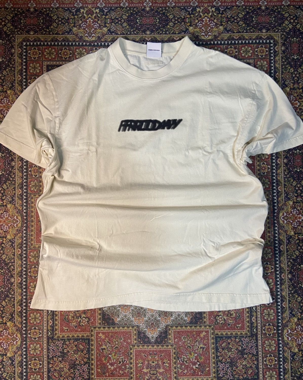 Vetements Vetements SS19 Friday Size US L / EU 52-54 / 3 - 1 Thumbnail