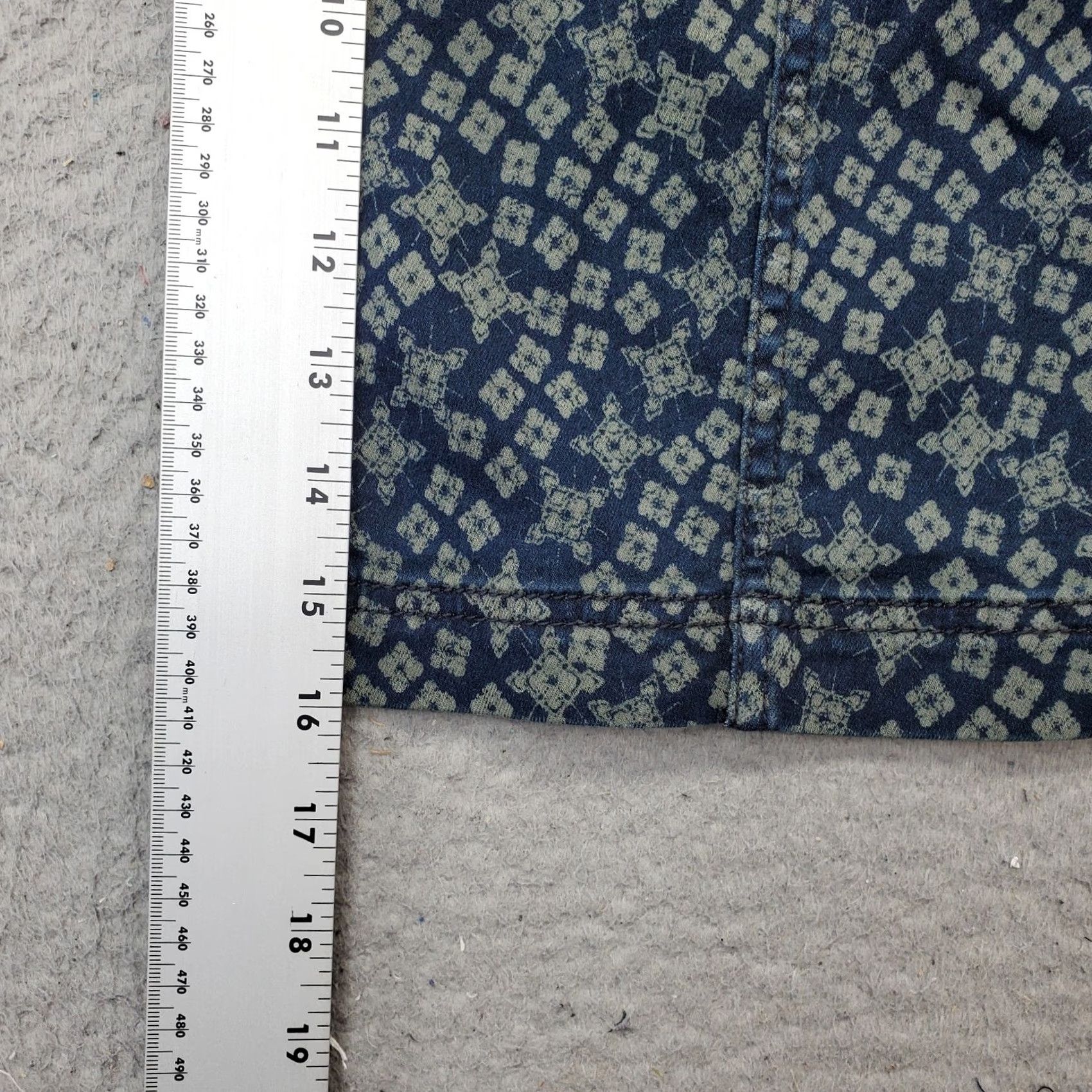 Free People Free People A-Line Skirt Womens Size 6 Multicolor Geometric Print Denim Back Zip Skirt Womens Size 6 Geometric Print Denim Back Zip Size 28" / US 6 / IT 42 - 3 Thumbnail