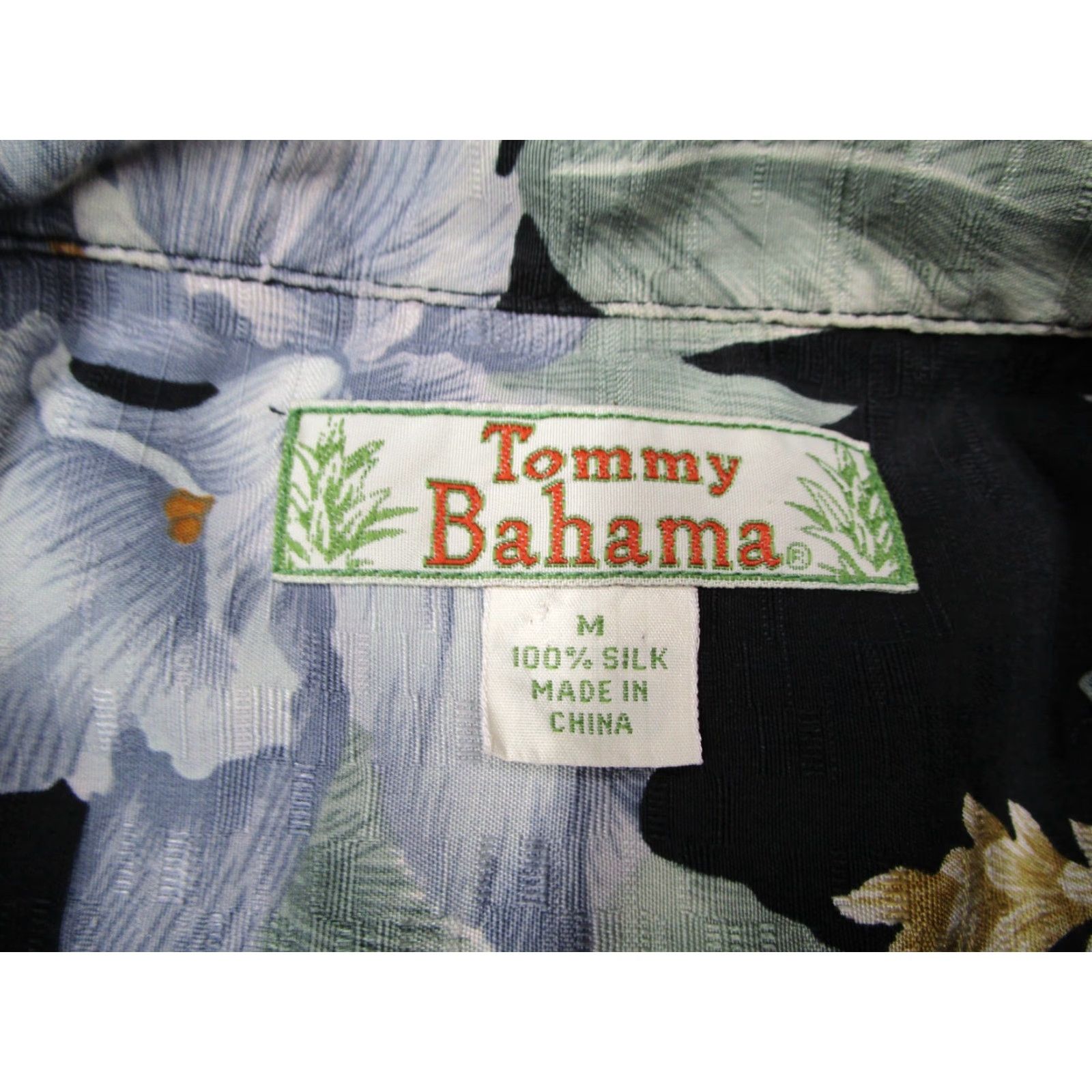 Tommy Bahama VINTAGE Tommy Bahama Shirt Mens M Black Silk Hibiscus Hawaiian Button-Up Short Sleeve Size US M / EU 48-50 / 2 - 3 Thumbnail