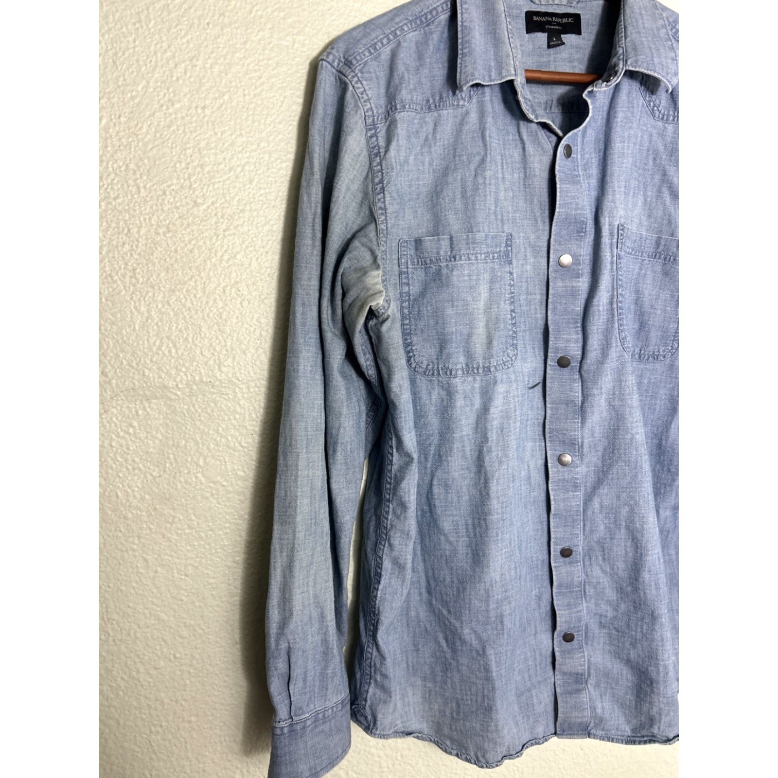 Banana Republic VINTAGE Banana Republic Standard Fit Mens Large Long Sleeve Denim Metal Button Shirt Size US L / EU 52-54 / 3 - 2 Thumbnail
