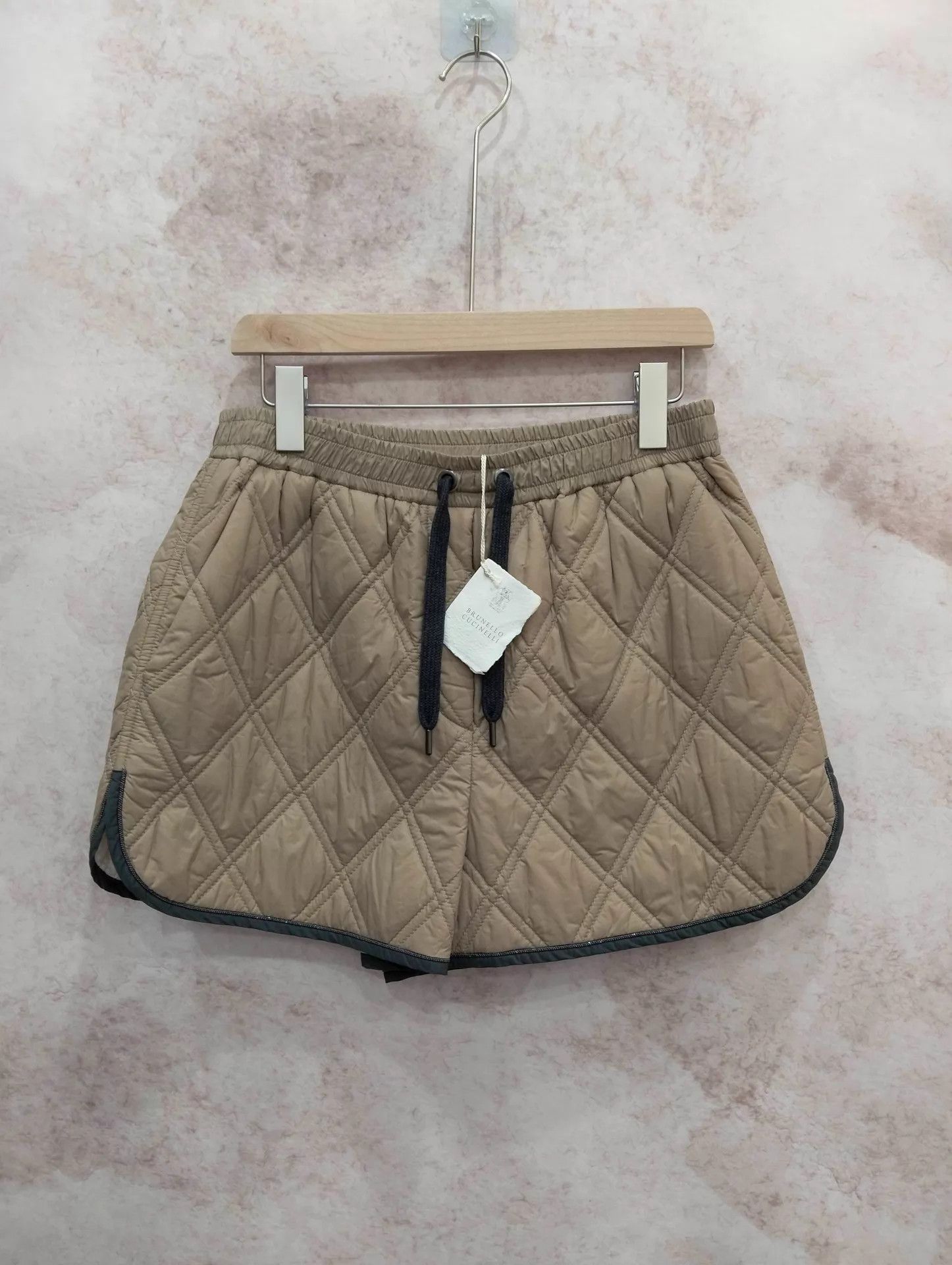 Brunello Cucinelli Brunello Cucinelli Khaki Shorts 42 Size 28" / US 6 / IT 42 - 1 Thumbnail