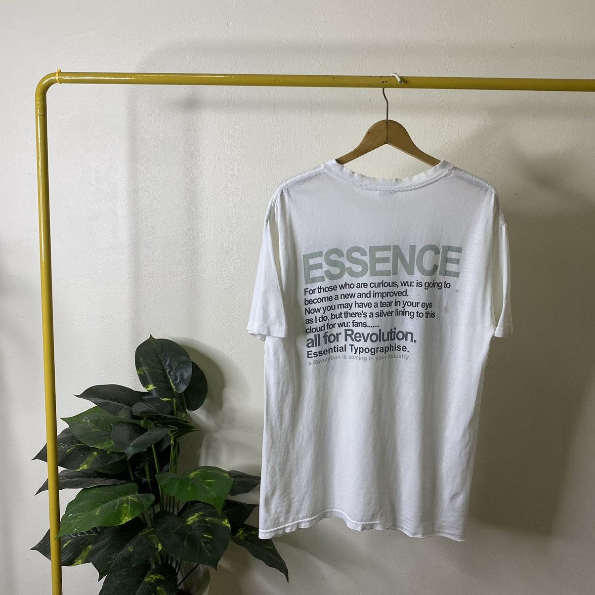 Vintage 2000s Essence Essential Typographise Typo Graphic Revolution Size US M / EU 48-50 / 2 - 5 Thumbnail