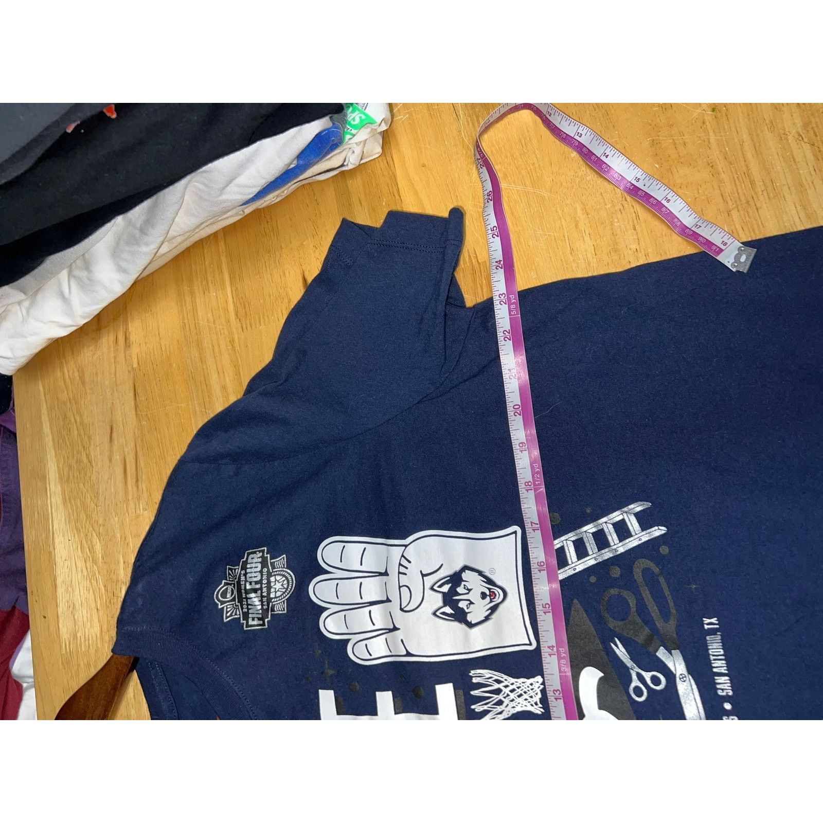 Nike Womens Nike Connecticut Huskies Shirt Final Four Tee XL Size US XL / EU 56 / 4 - 9 Thumbnail