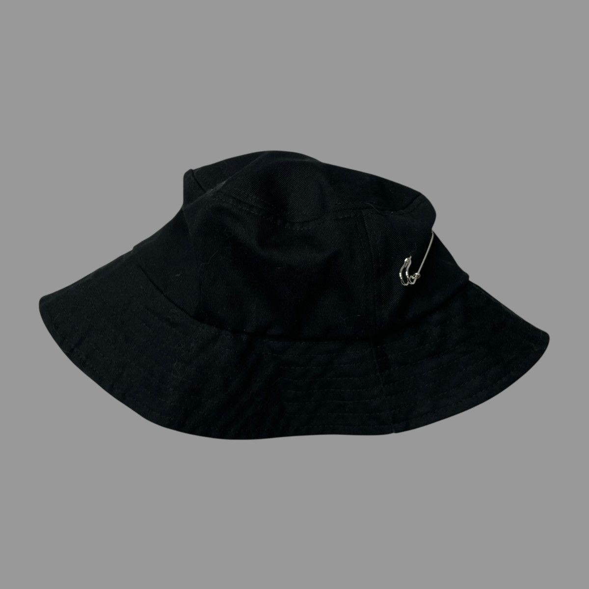 Vintage Vintage 90s avante garde piercing bucket hat Size ONE SIZE - 2 Thumbnail