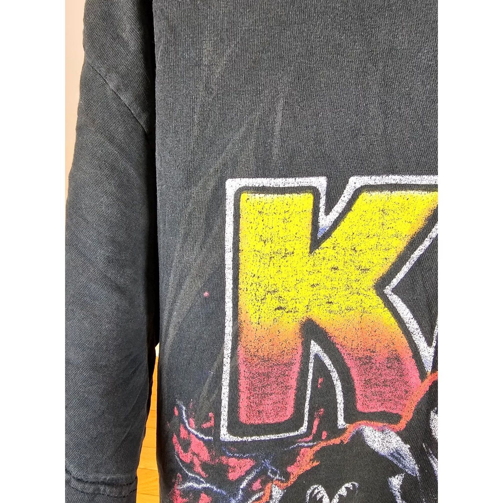 Vintage VINTAGE KISS THE FAREWELL TOUR T-SHIRT XL Black Cotton Jersey Short Sleeve Round Neck 2000 Distressed Trashed Men XL Band Rock Retro USA 1973-2000 Size US XL / EU 56 / 4 - 3 Thumbnail
