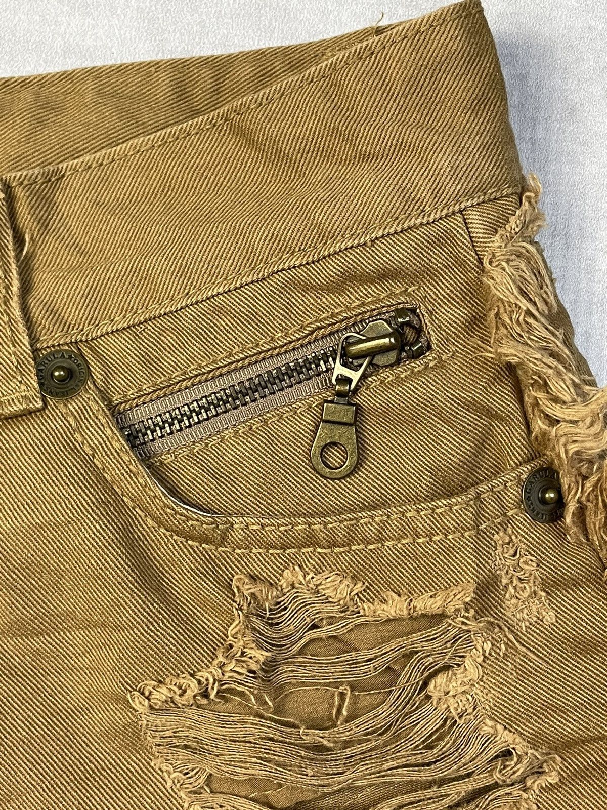 Japanese Brand 2000s Garula Gyaru Gal Studded Distressed Low Rise Shorts Size 27" / US 4 / IT 40 - 6 Thumbnail