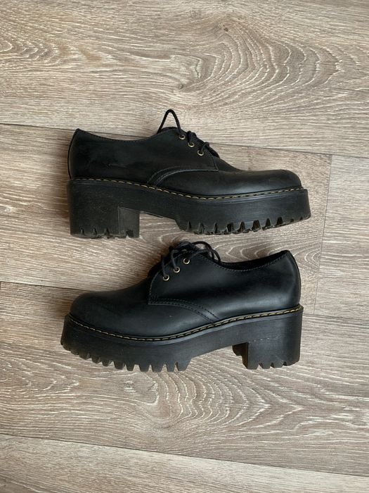 Shriver low best sale dr martens