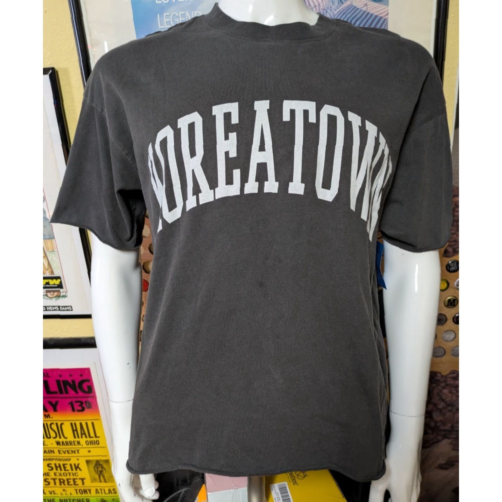 Forever 21 Womens FOREVER 21 Boxy T Shirt Small New NWT Koreatown LA NY California Black Short Sleeve Crew Neck Pullover Relaxed Size S / US 4 / IT 40 - 2 Thumbnail