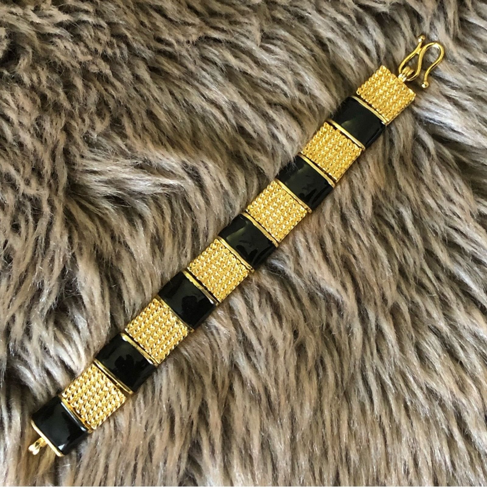 Vintage Vintage 80s textured gold with black enamel link bracelet Size ONE SIZE - 3 Thumbnail