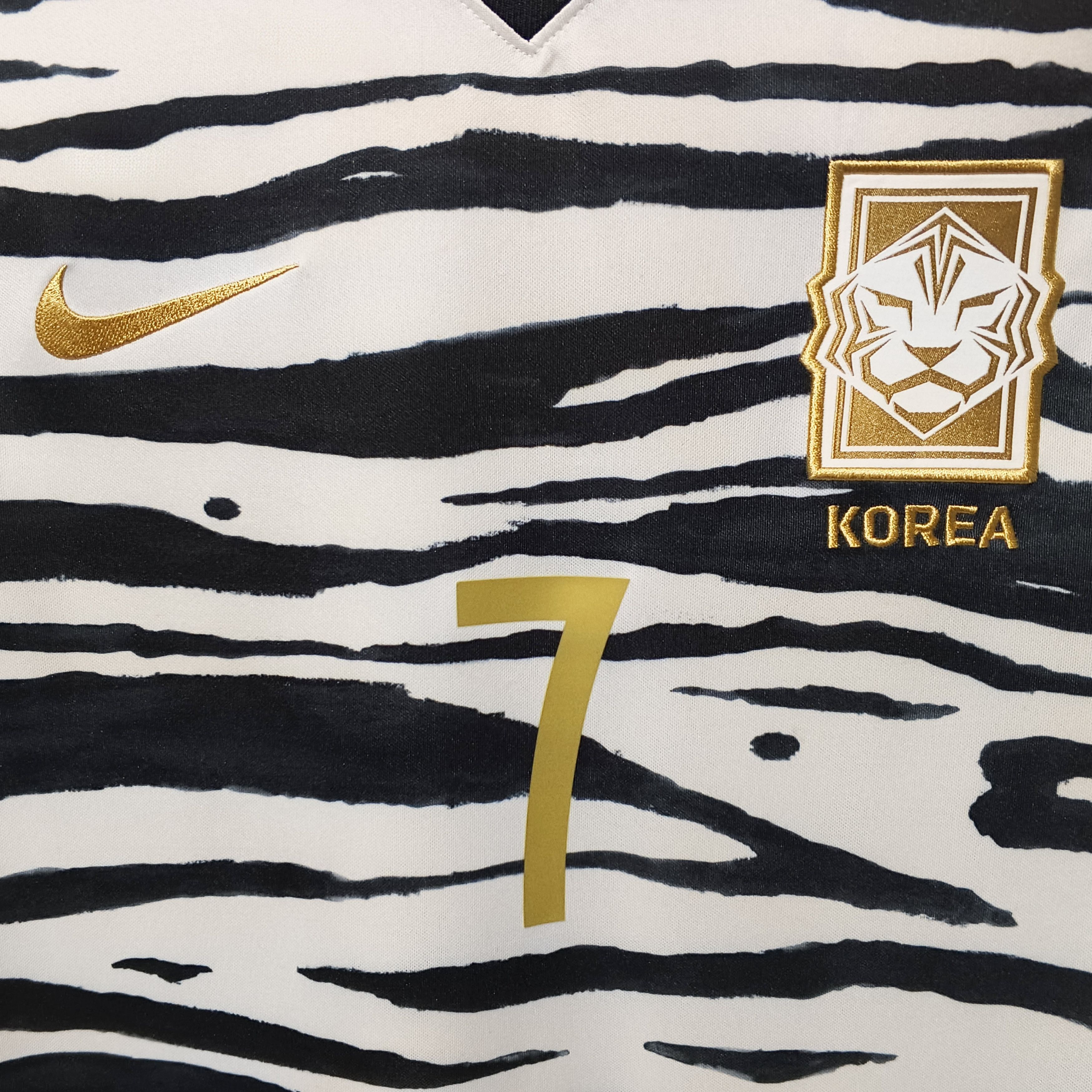 Nike South Korea 2020-2021 Away Jersey Son Heung-min Size US XL / EU 56 / 4 - 3 Thumbnail