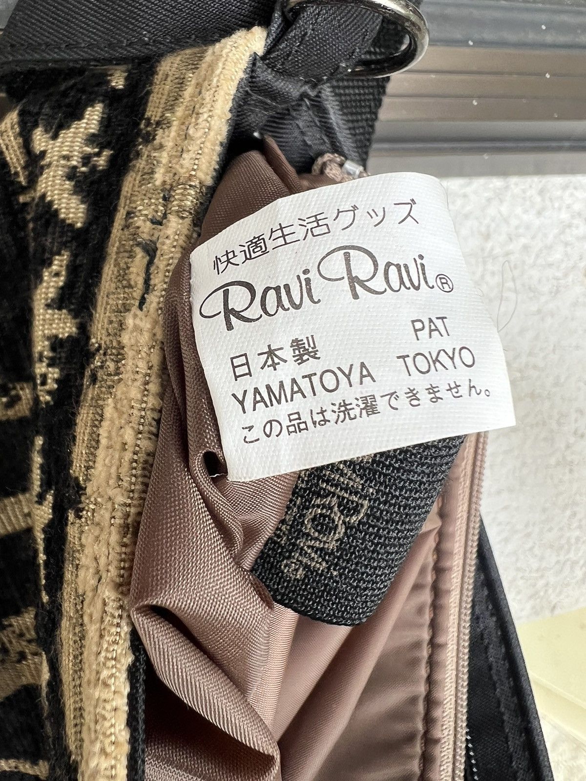 Vintage Vintage Yamatoya Tokyo Ravi Ravi Sling Bag Size ONE SIZE - 18 Thumbnail