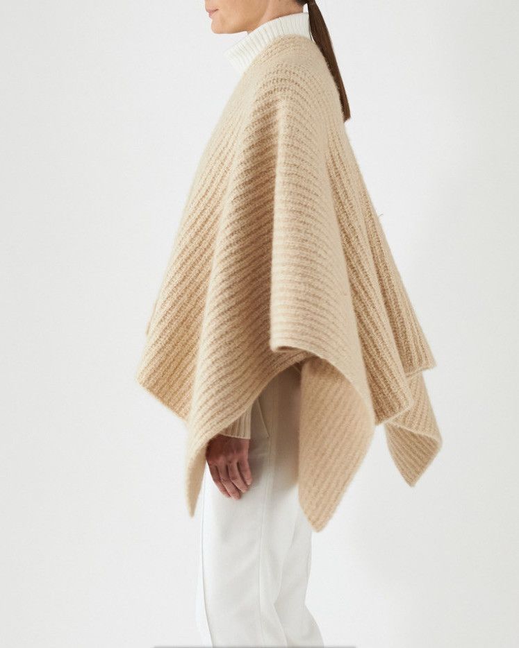 Loro Piana o1srvl11e1124 Size: OS / Bianco Aircash Cape in Beige Size ONE SIZE - 2 Thumbnail