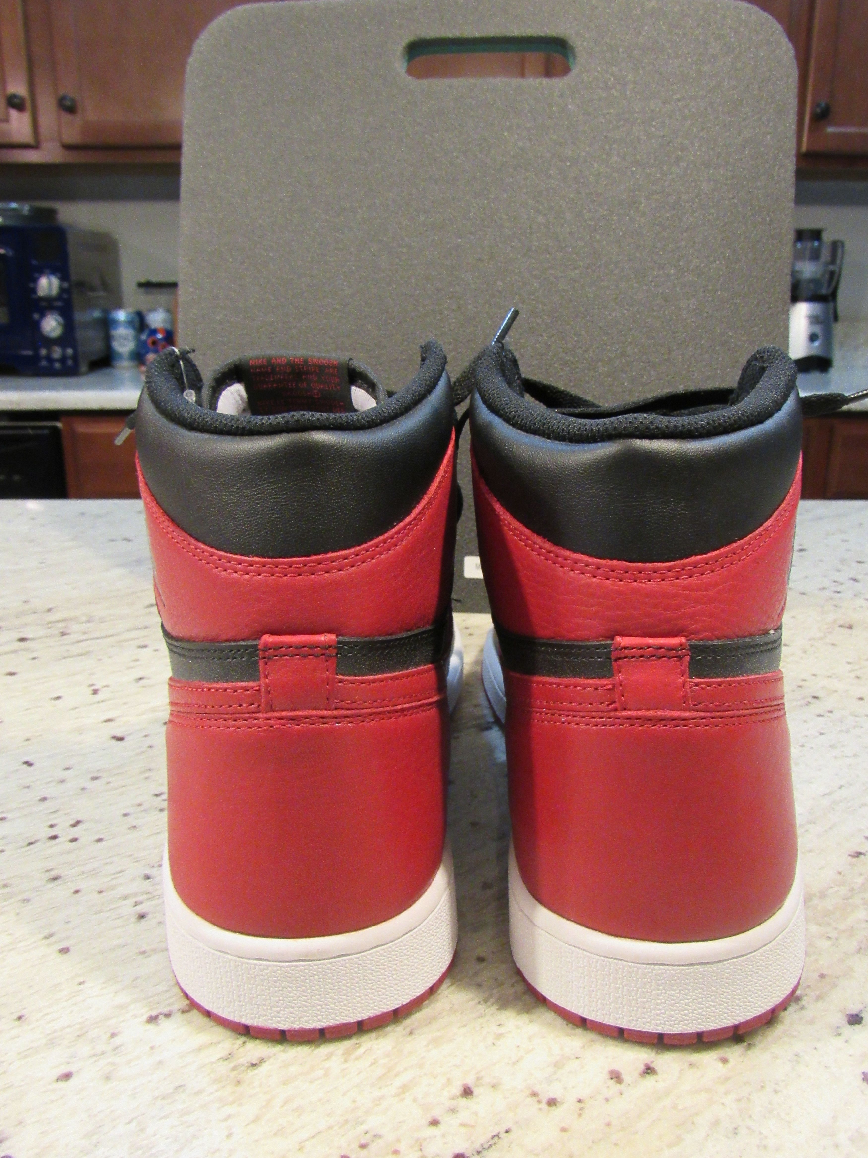 Jordan Brand × Nike Air Jordan 1 'Banned' 2016 Size US 12.5 / EU 45-46 - 4 Thumbnail