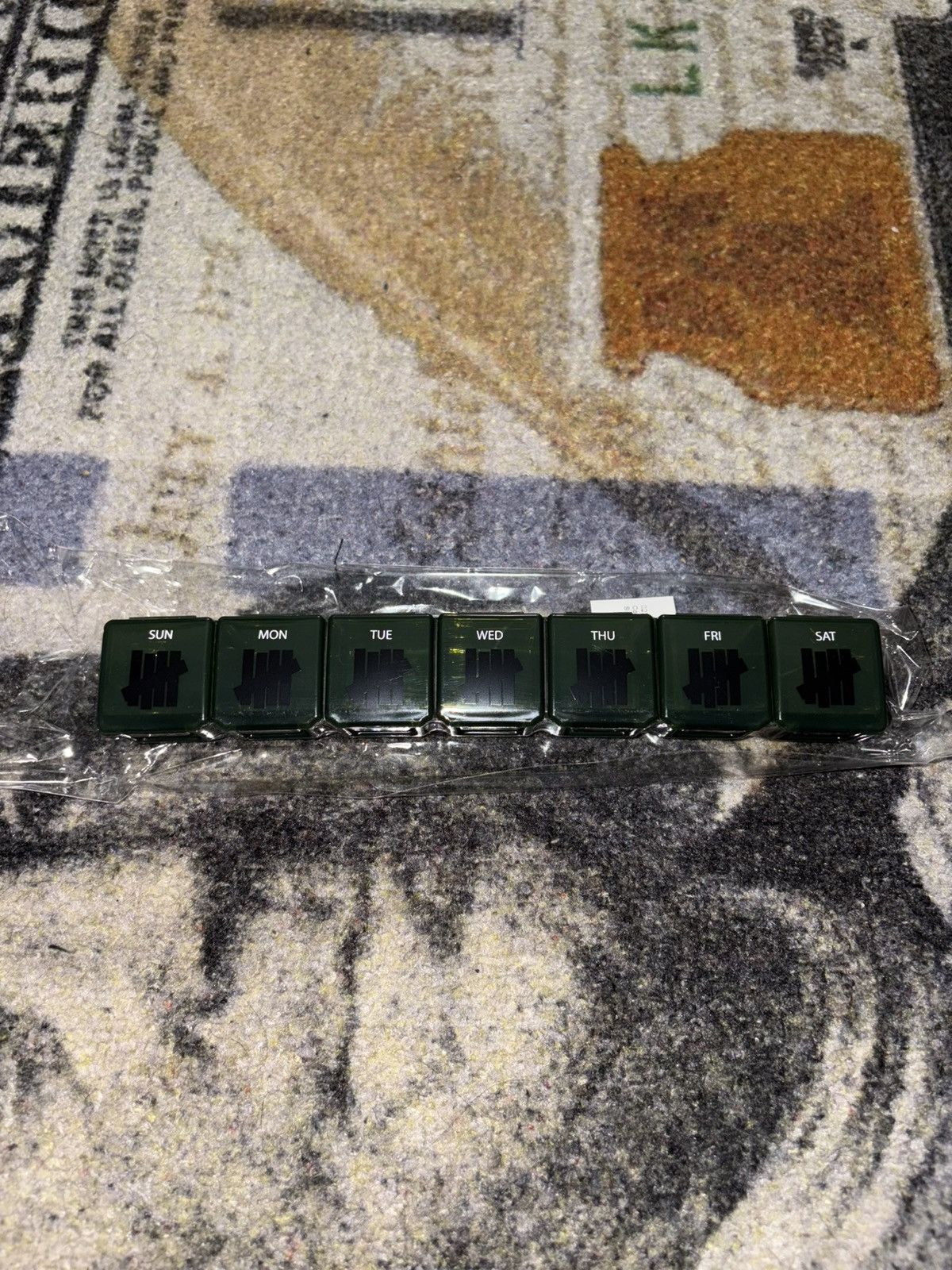 Undefeated Undefeated Weekly Pill Box Case Size ONE SIZE - 1 Thumbnail