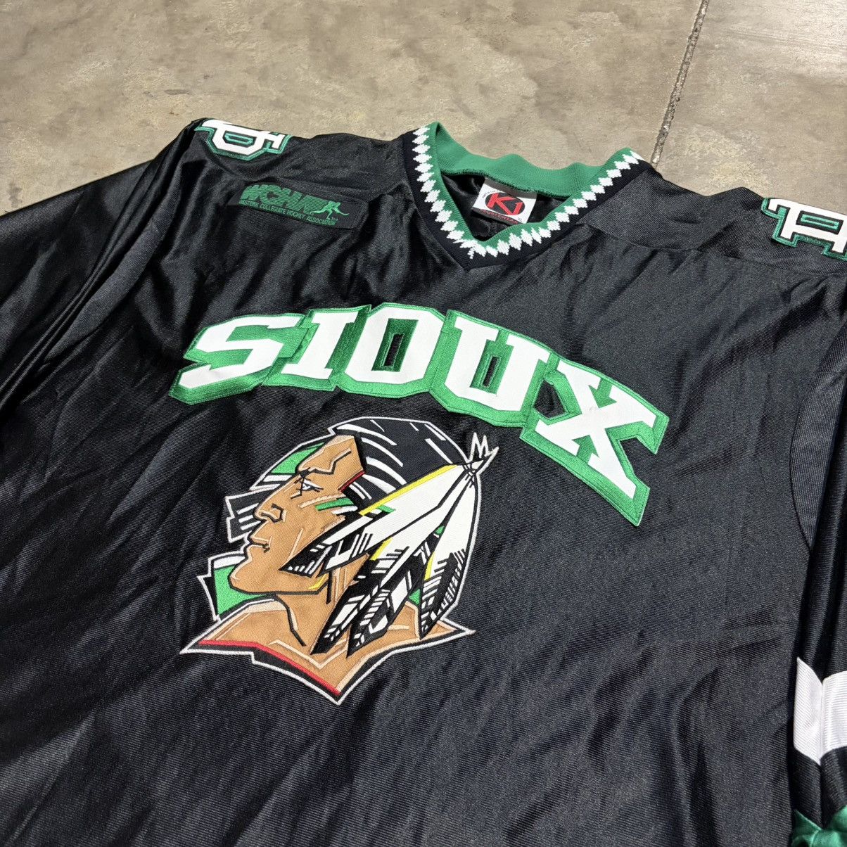 NCAA Vintage North Dakota Fighting Sioux Hockey Jersey Stafford Size US XL / EU 56 / 4 - 5 Thumbnail