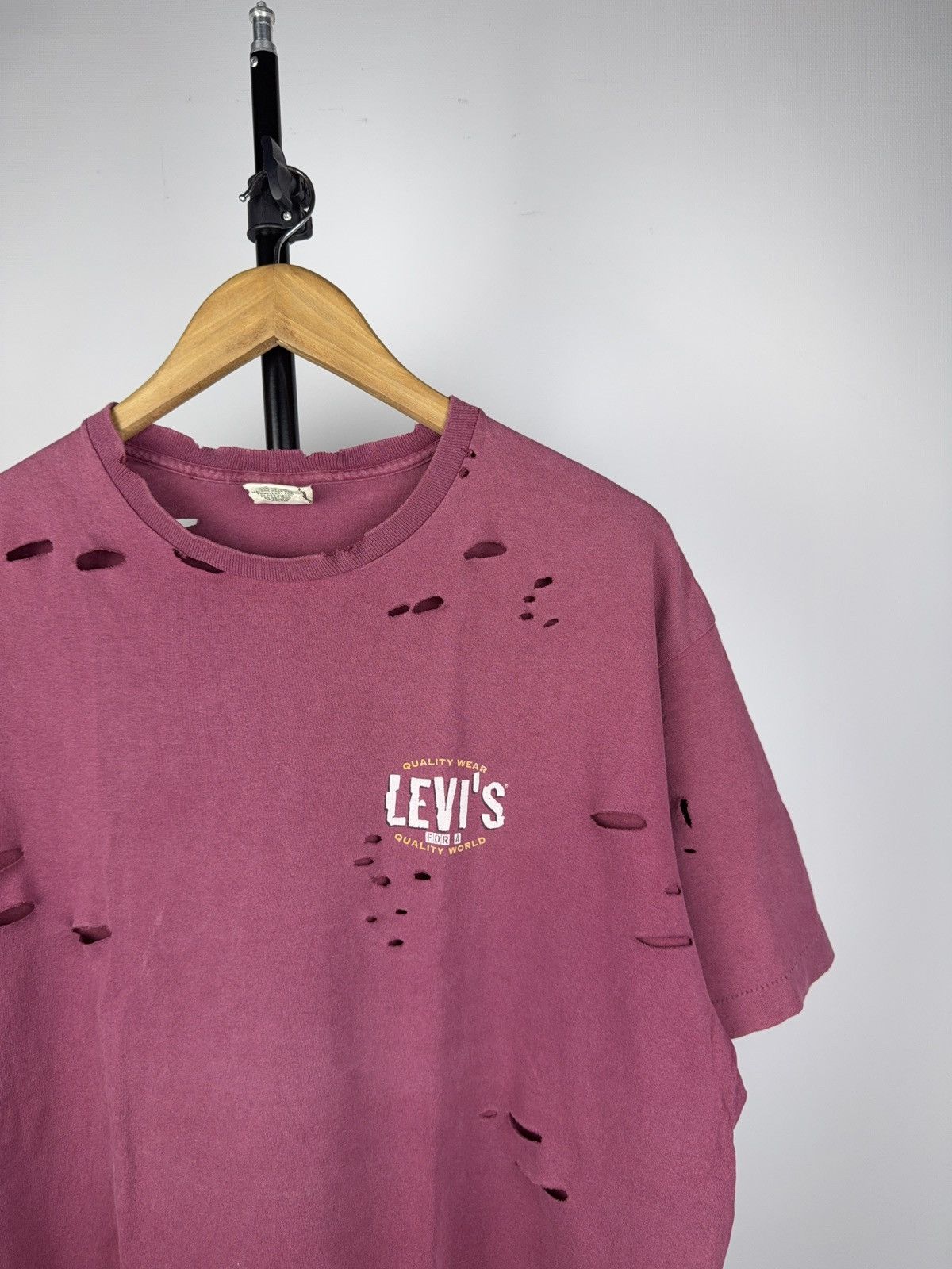 Levi's Vintage Clothing Vintage 90s Retro Levi’s Distressed Faded Tee shirt Size US L / EU 52-54 / 3 - 2 Thumbnail