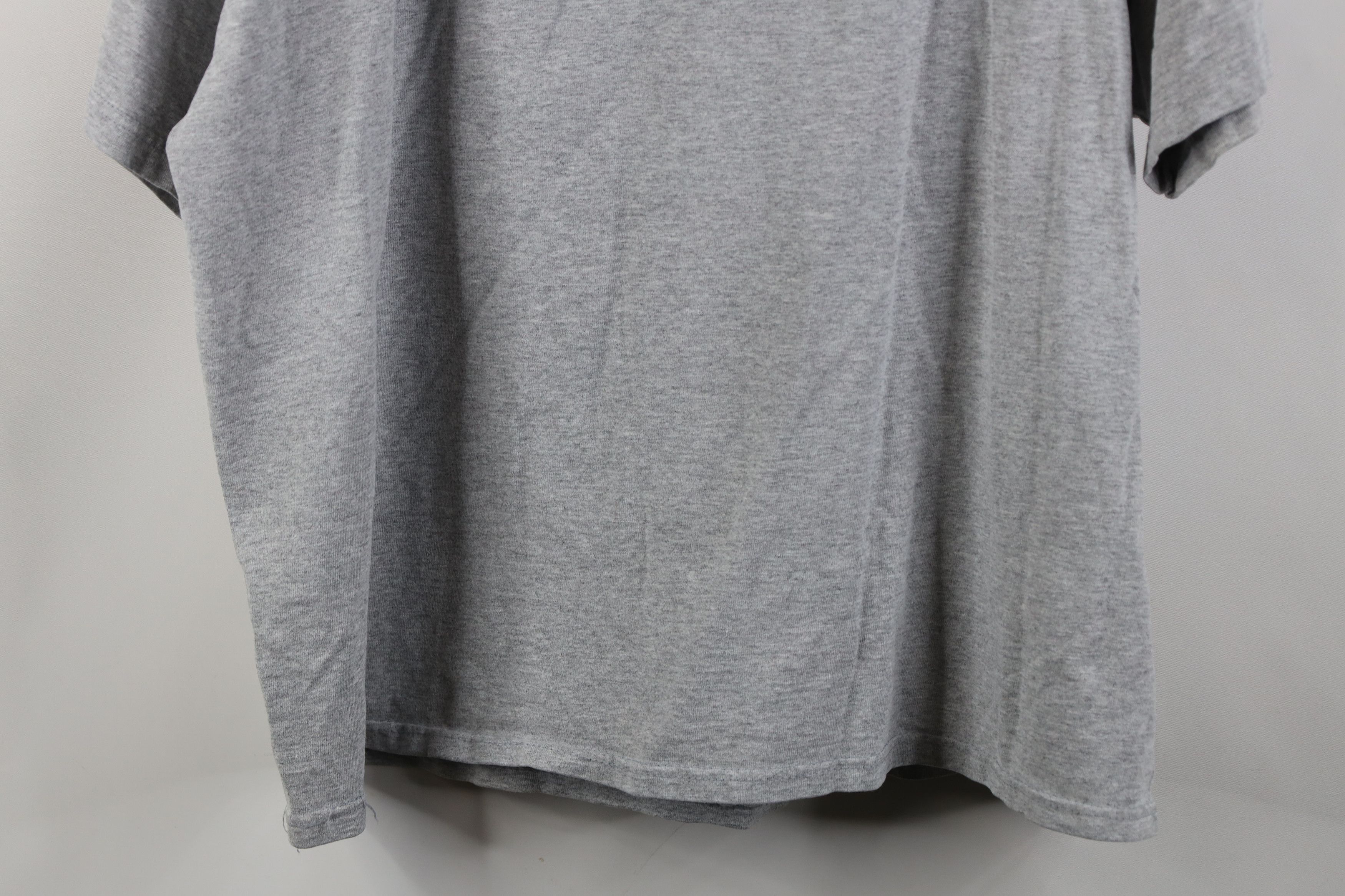 Vintage Vintage Y2K 2004 Daimler Chrysler Motors Car T-Shirt Gray Size US XL / EU 56 / 4 - 13 Thumbnail