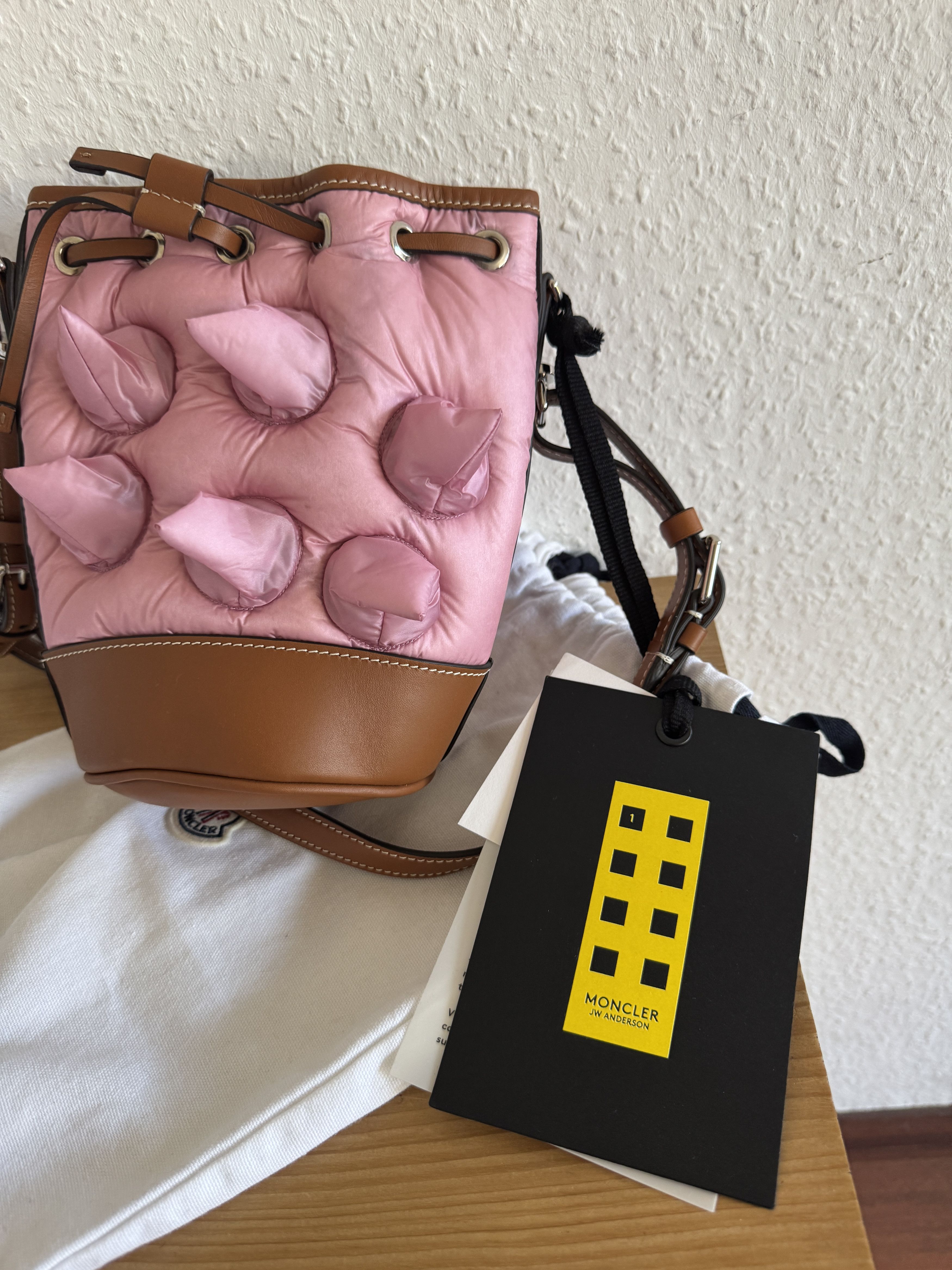 JW Anderson × Moncler Spike Critter Padded Bucket Bag Pink Size ONE SIZE - 2 Thumbnail