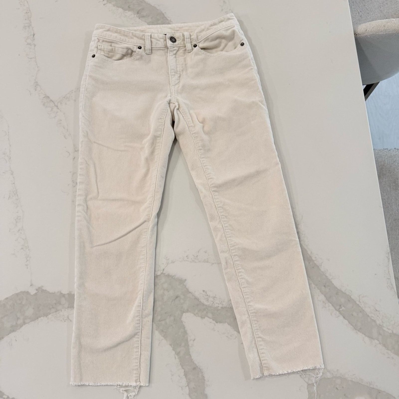 Patagonia Patagonia Fitted Cropped Corduroy Pants Raw Hem Women’s 28 Size 28" / US 6 / IT 42 - 1 Thumbnail