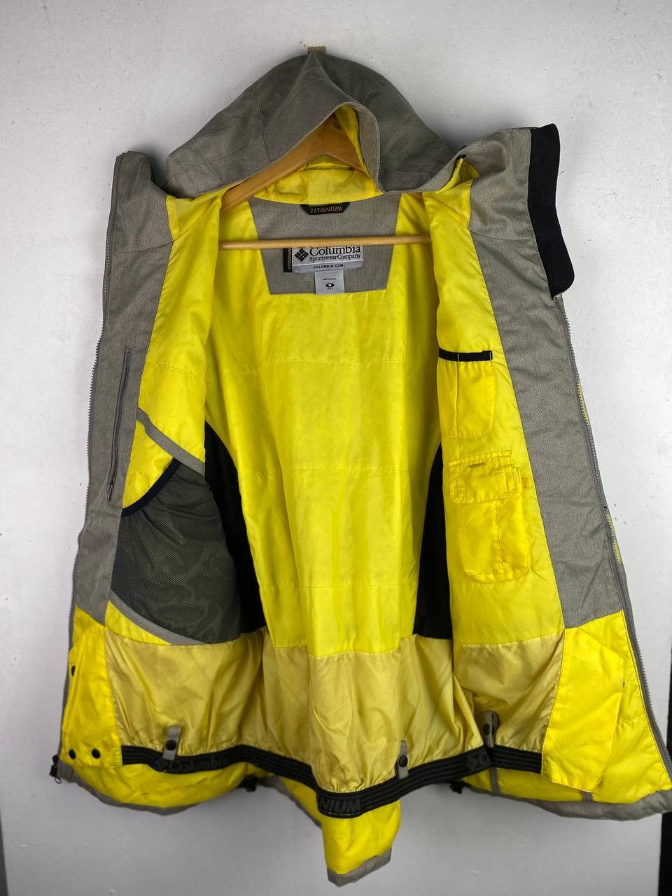 Columbia columbia titanium waterproof jacket herringbone twill design Size US M / EU 48-50 / 2 - 7 Thumbnail