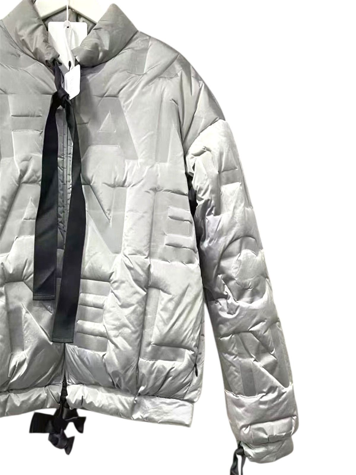 Chanel Chanel logo embossed Silver Puffer Jacket FW17 Size XXS / US 00 / IT 34 - 4 Thumbnail