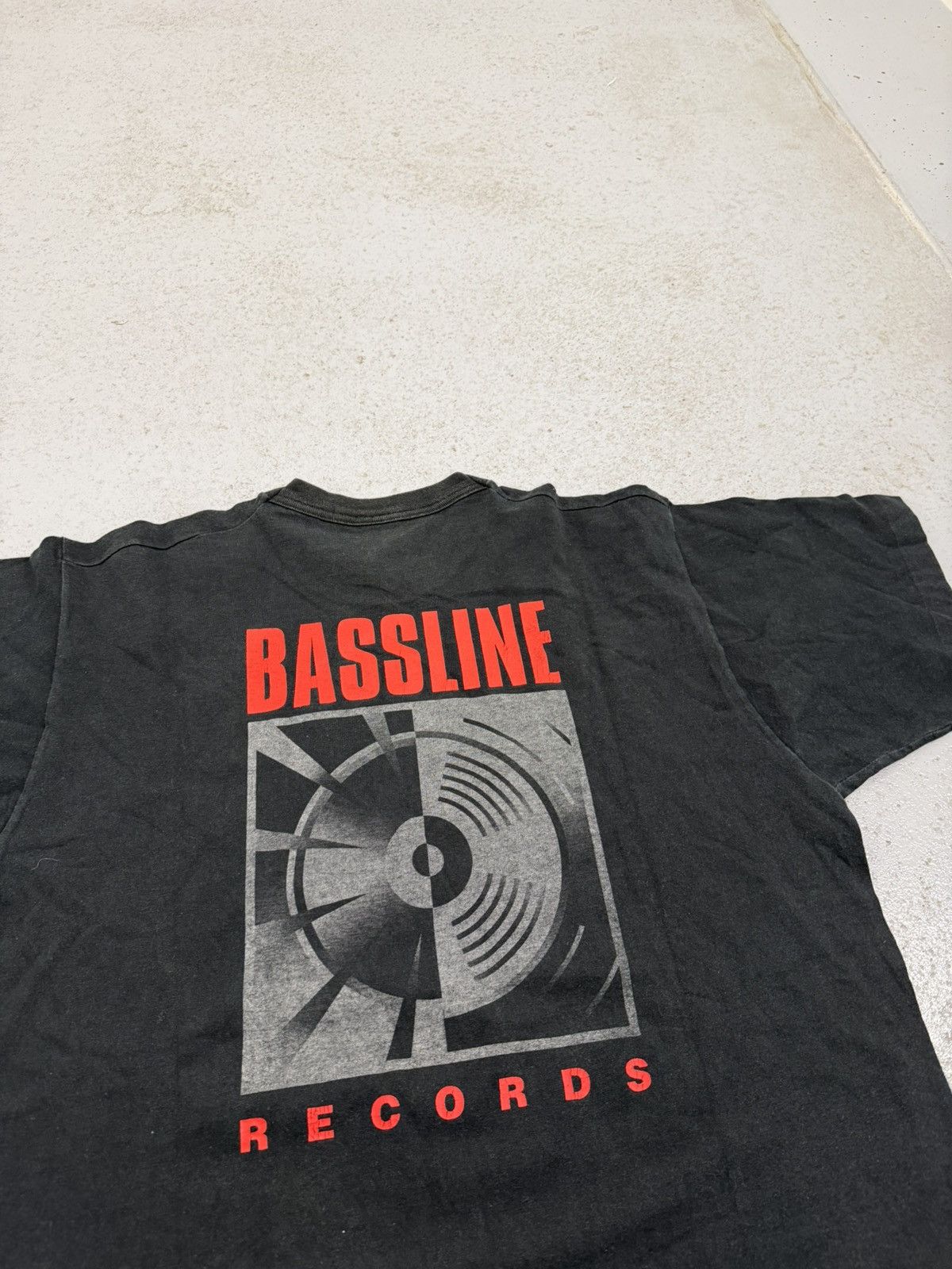 Band Tees Vintage 90s Bassline Records Promo Single Stitch T-Shirt Size US XL / EU 56 / 4 - 12 Thumbnail