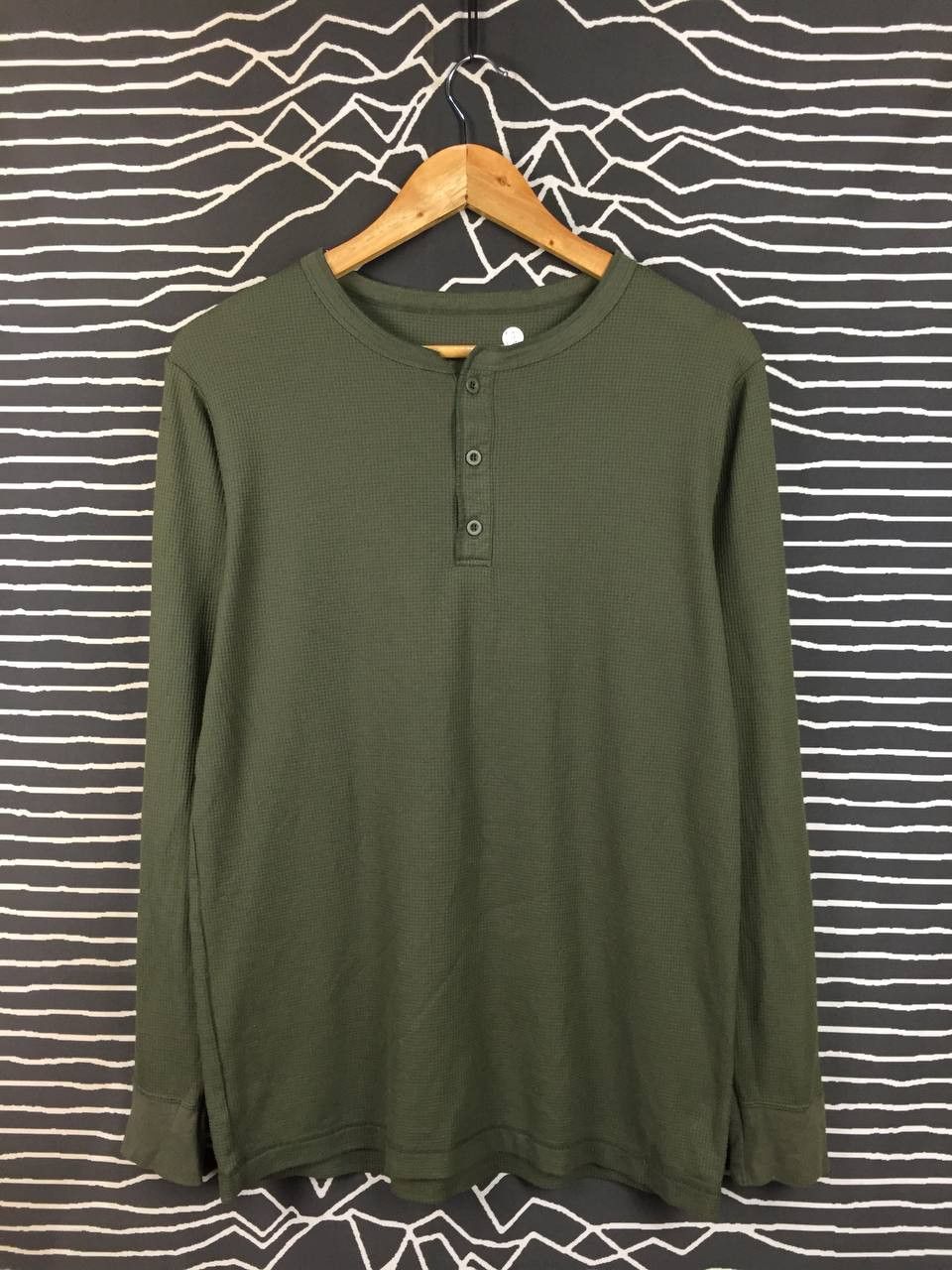 GU GU Japan Waffle Knit Olive Green Long Sleeve Henley Tee Size US M / EU 48-50 / 2 - 1 Thumbnail